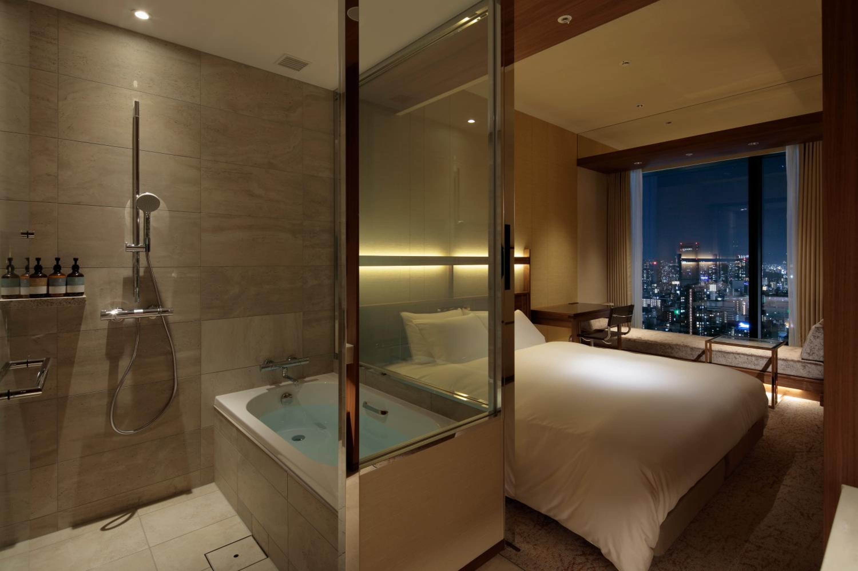 Executive King Room - Non-Smoking - Photo 9