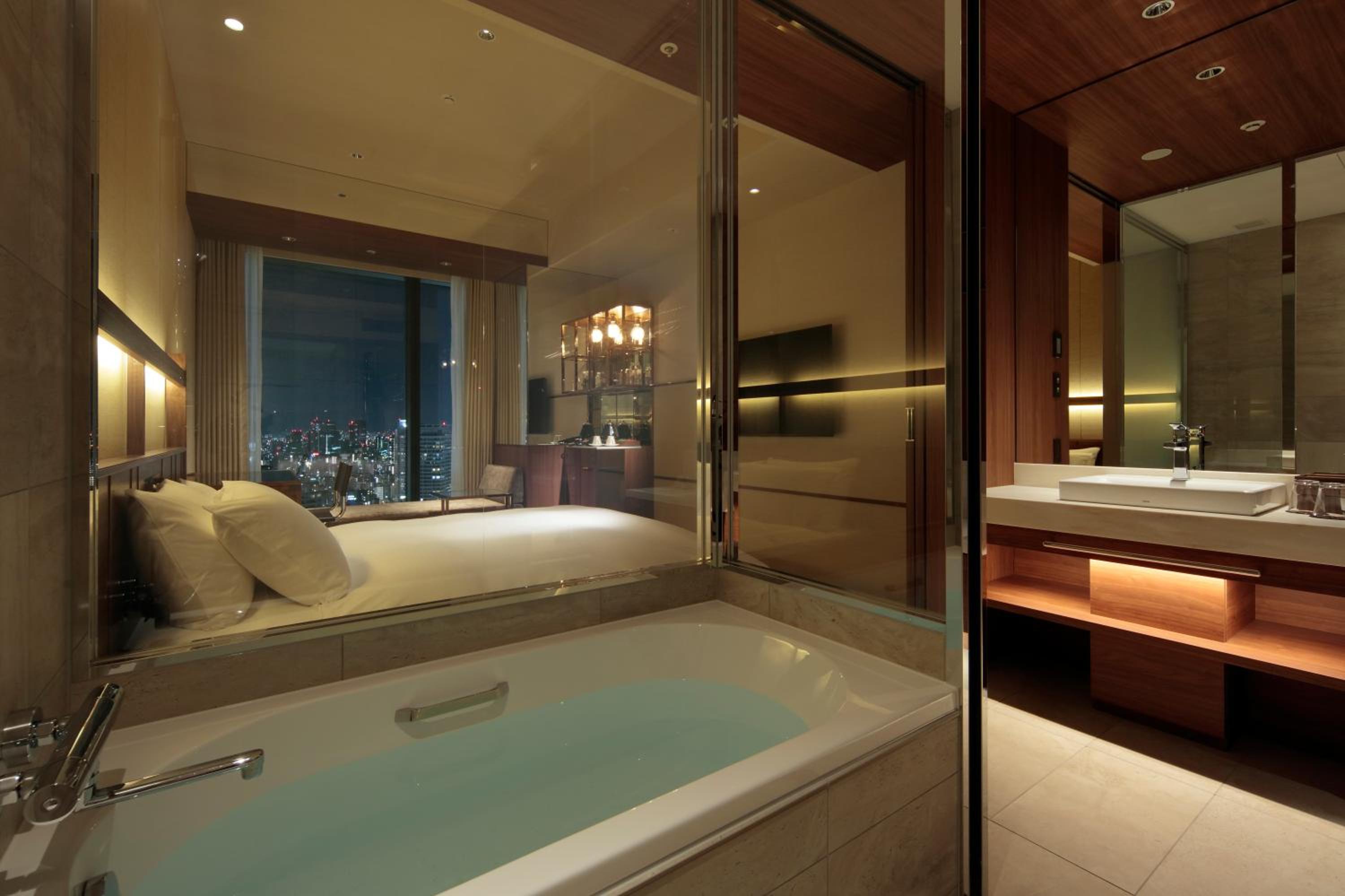 Executive King Room - Non-Smoking - Photo 8