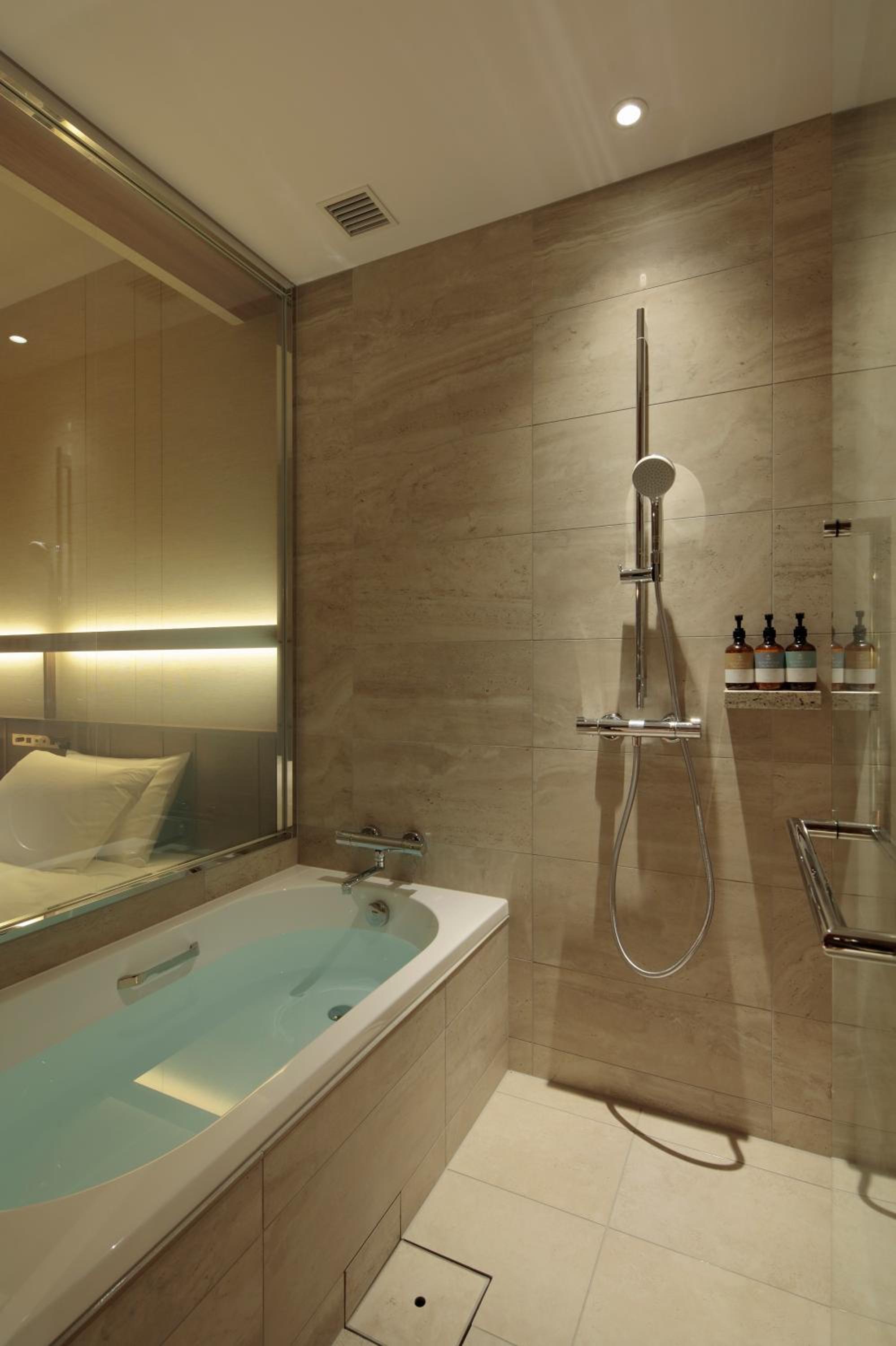 Executive King Room - Non-Smoking - Photo 6