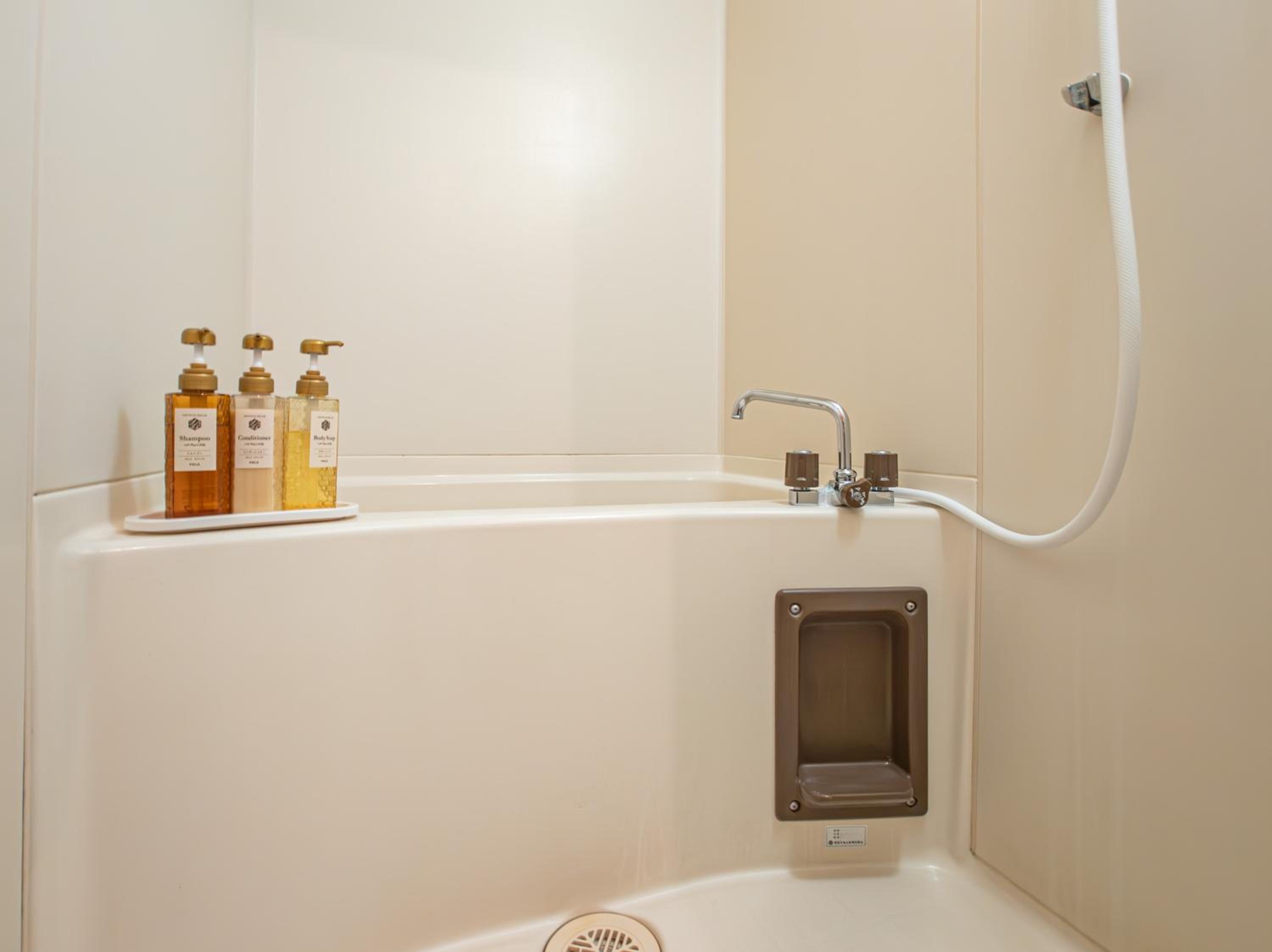 Quadruple Room with Private Bathroom photo 3