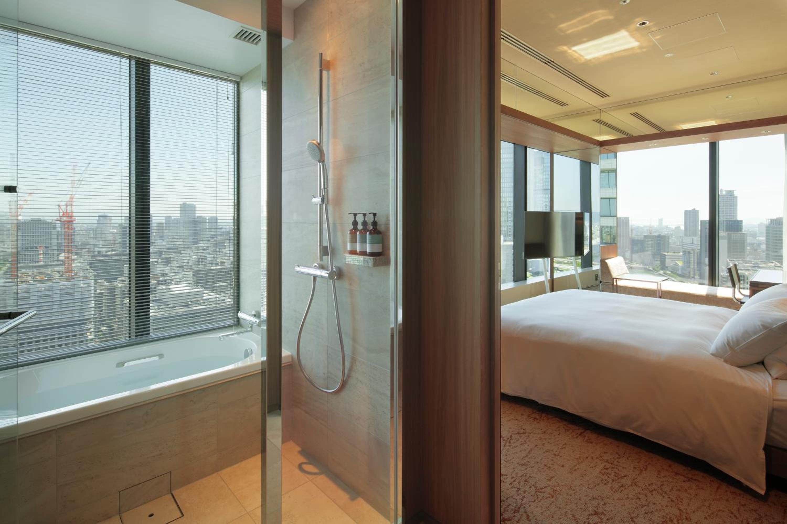 Luxury Corner King Room - Non-Smoking - Photo 7