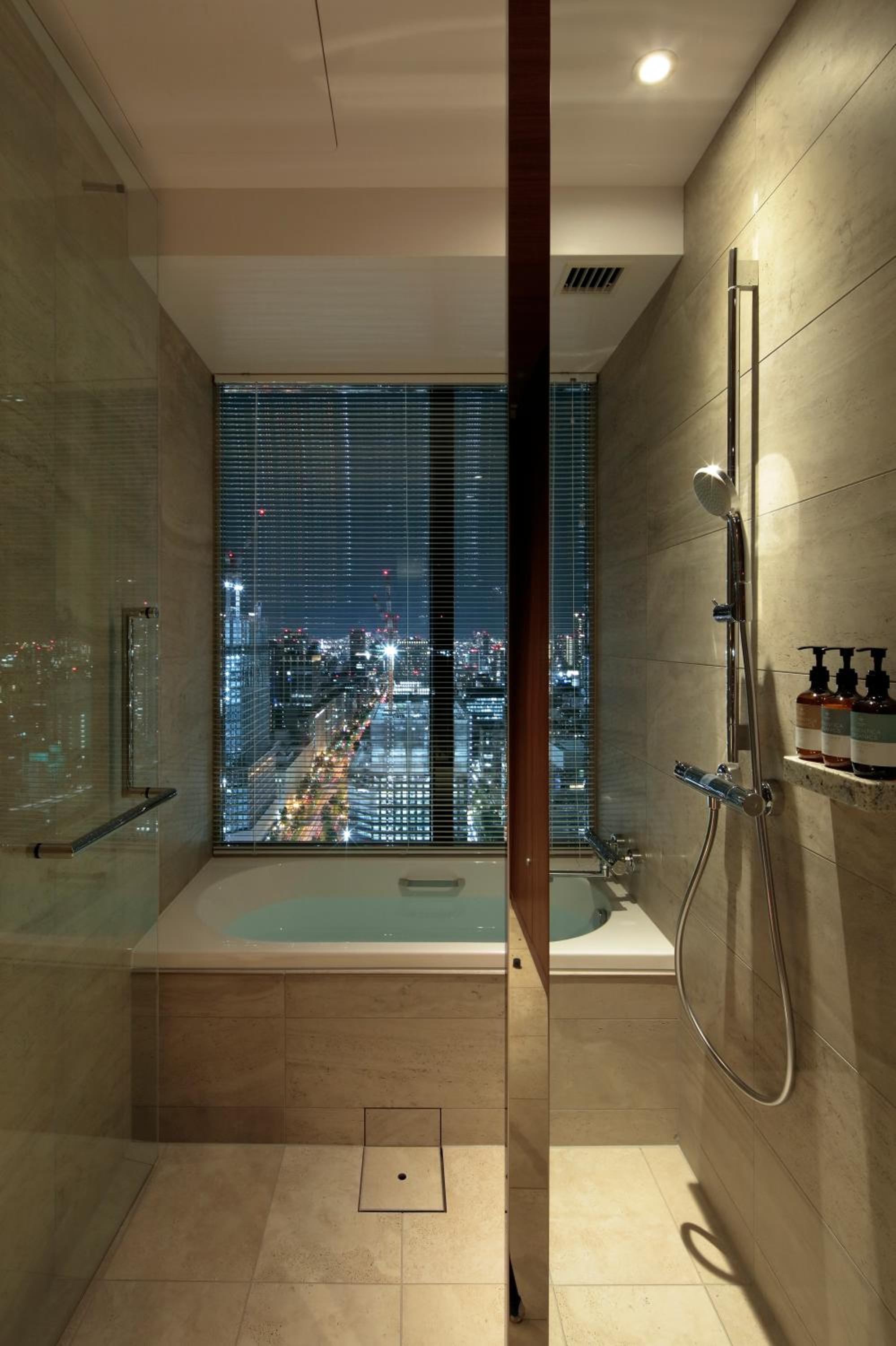 Luxury Corner King Room - Non-Smoking - Photo 5
