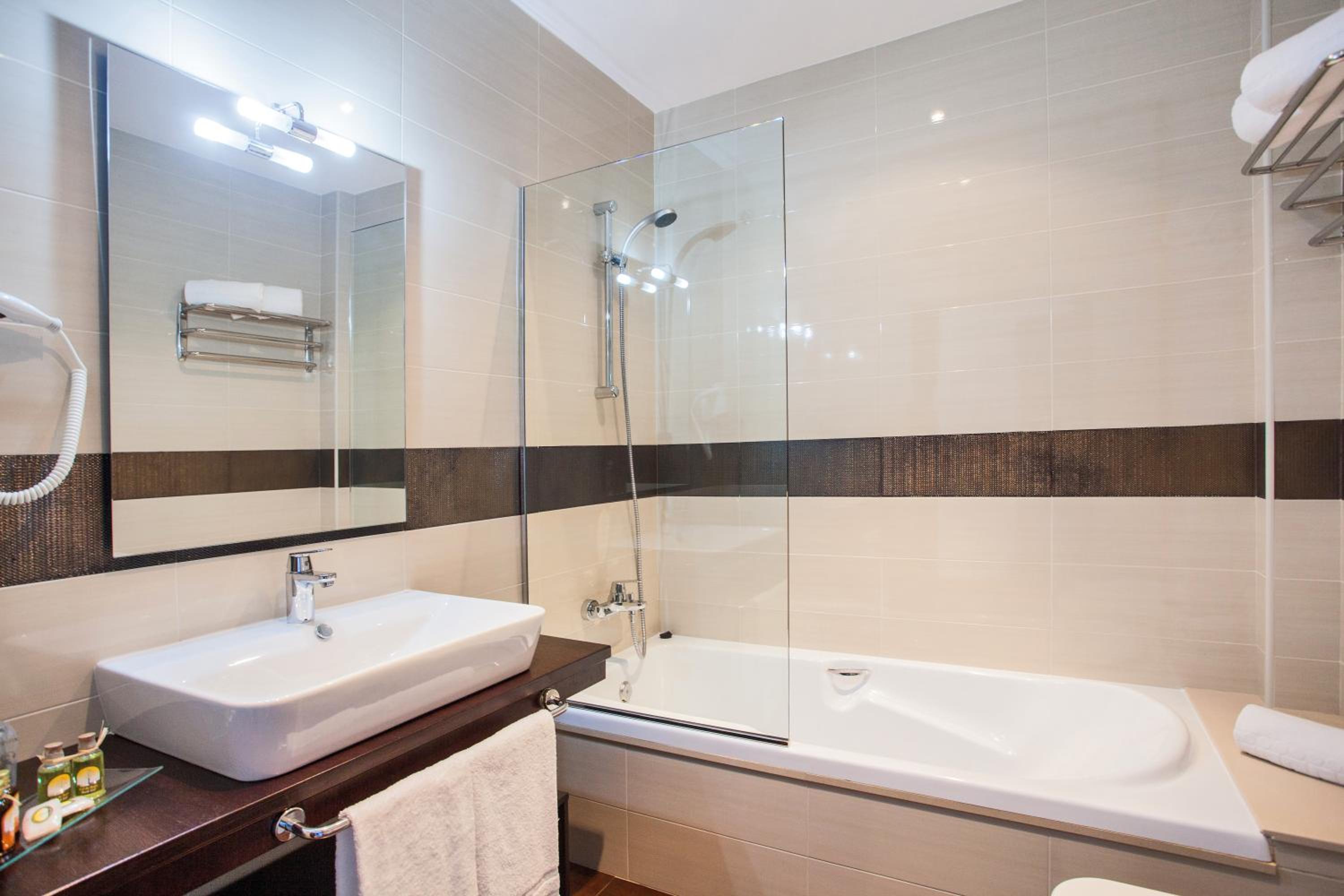 Double or Twin Room with Sea View - Photo 3