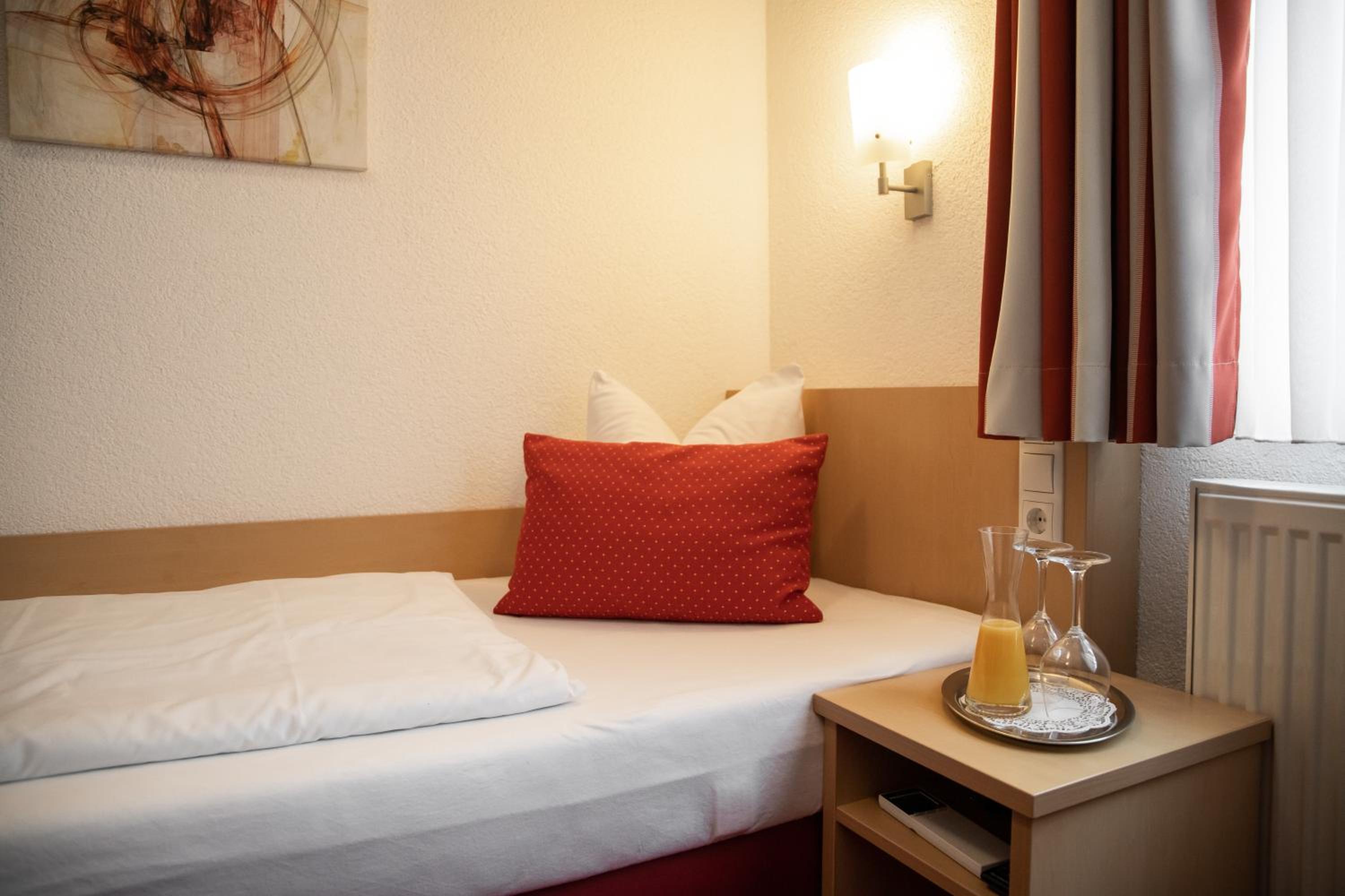 Budget Single Room photo 3