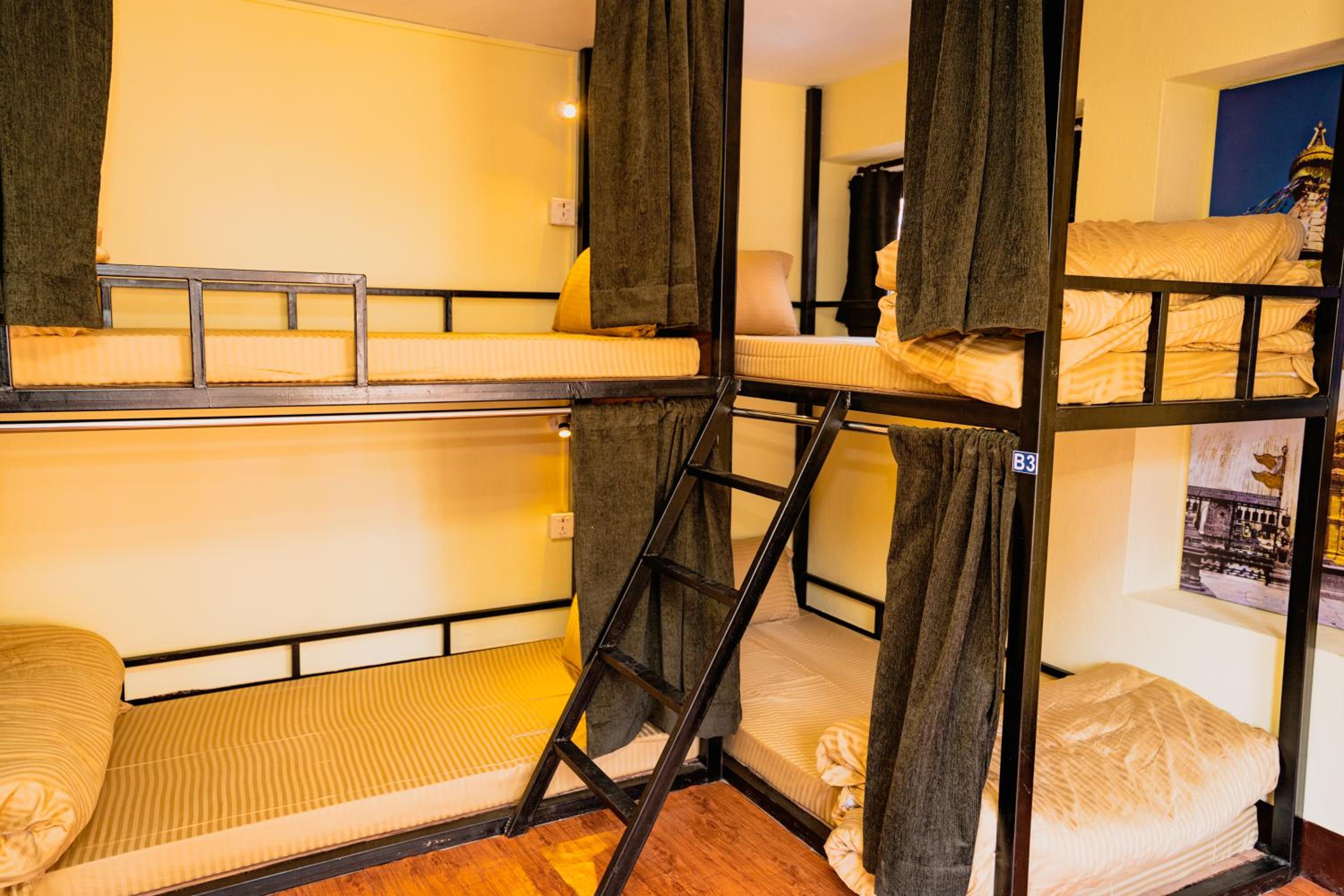 Bed in 4-Bed Mixed Dormitory Room photo 2