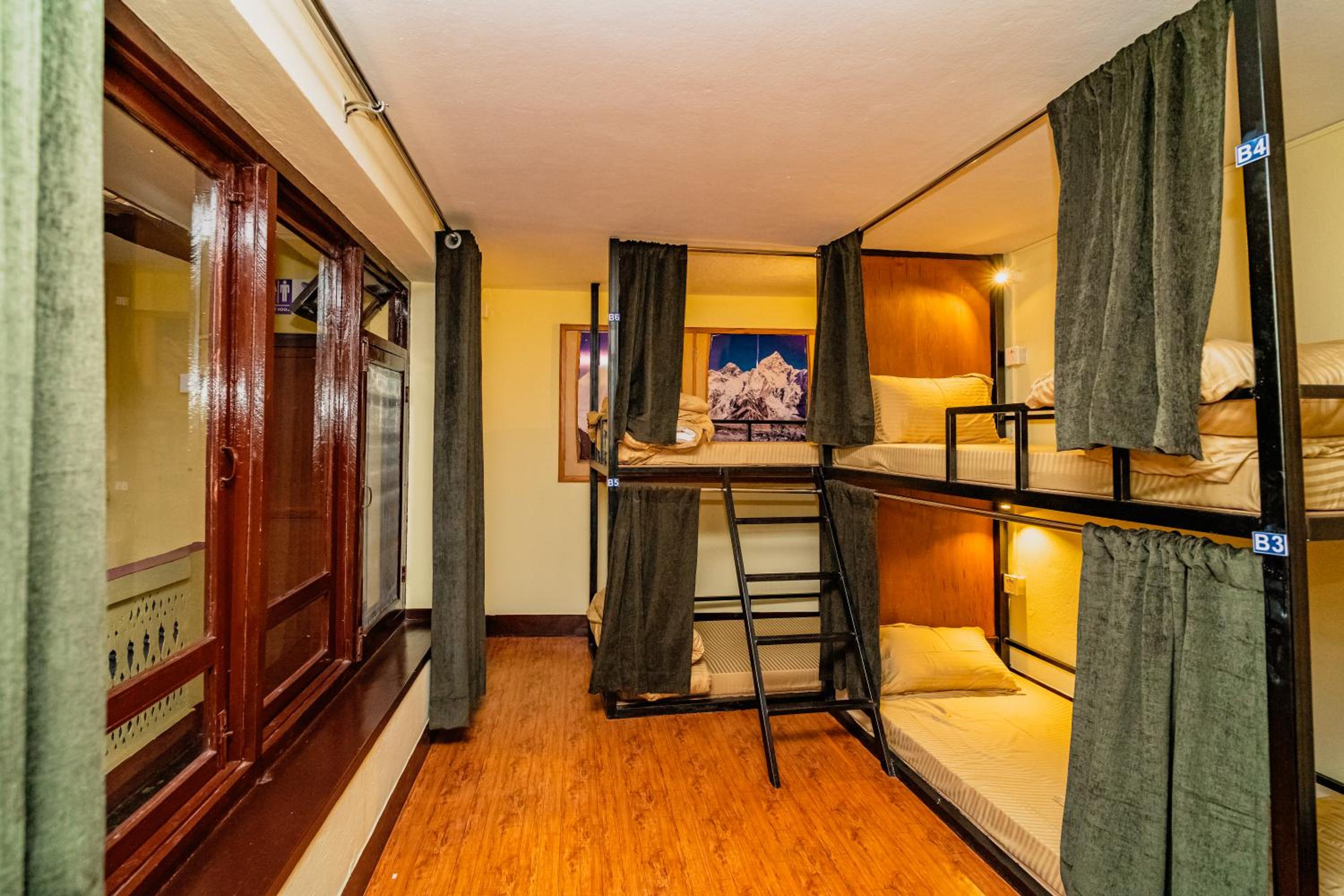Bed in 4-Bed Mixed Dormitory Room photo 3