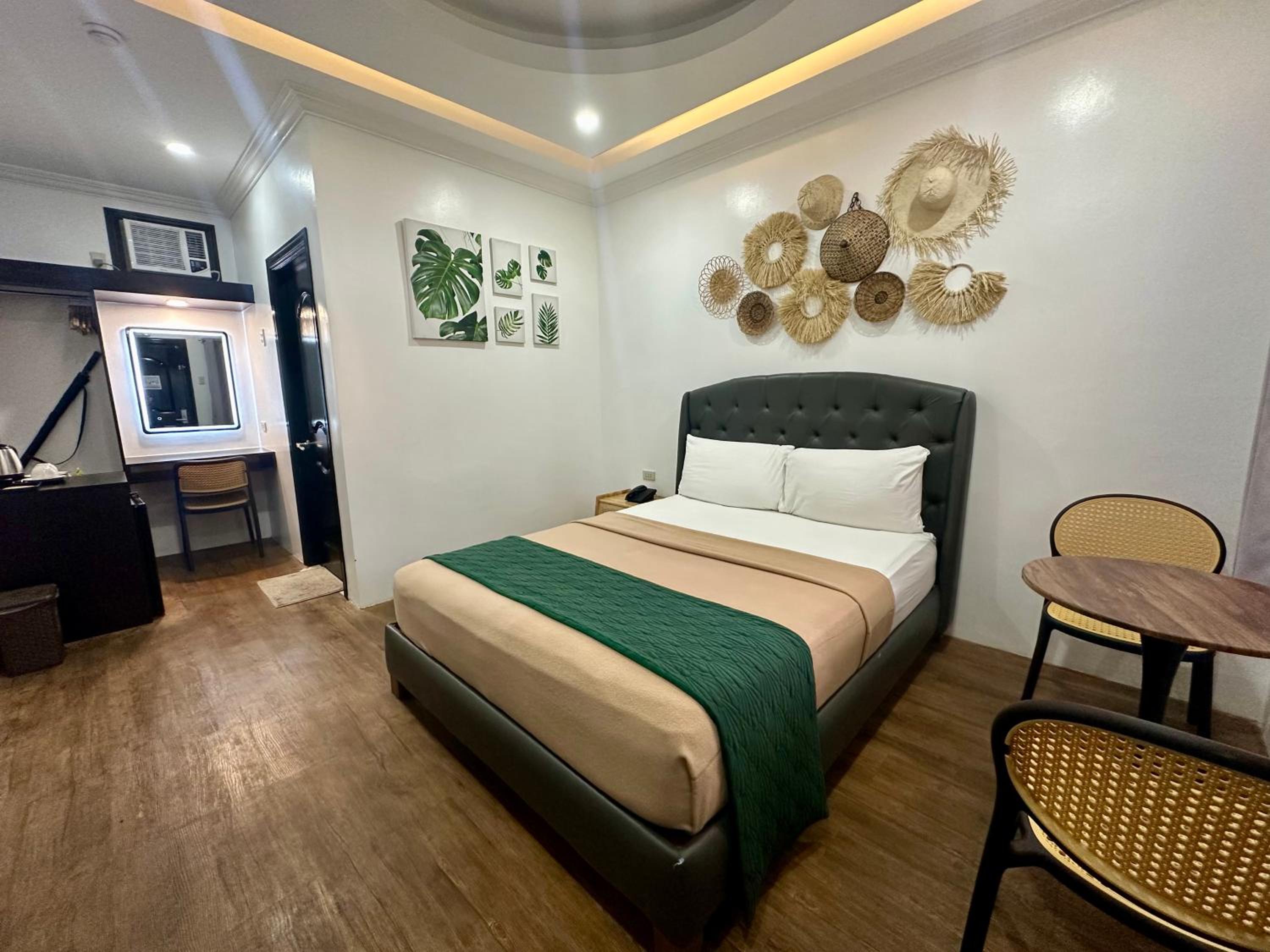 Standard Queen Room - Photo 14