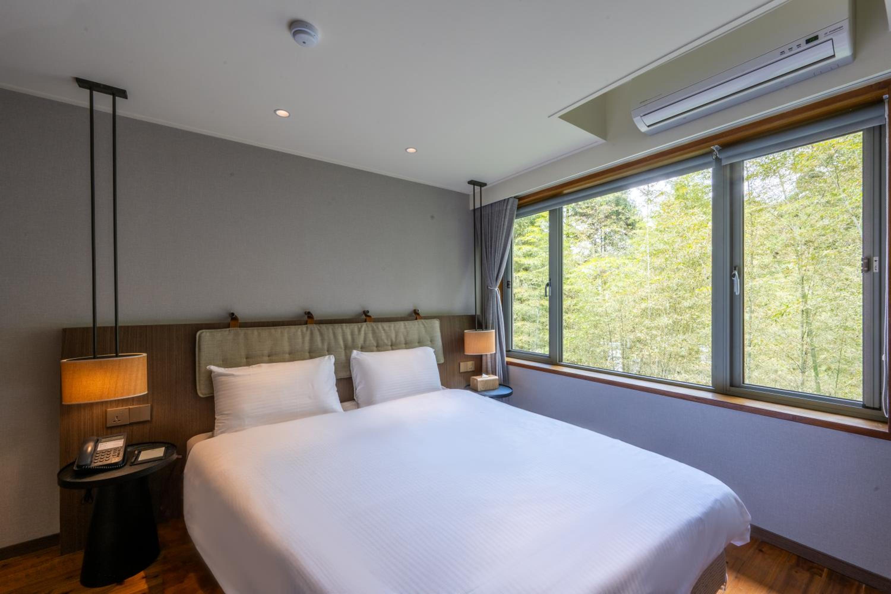 Elegant Double Room - Phenix Building photo 2