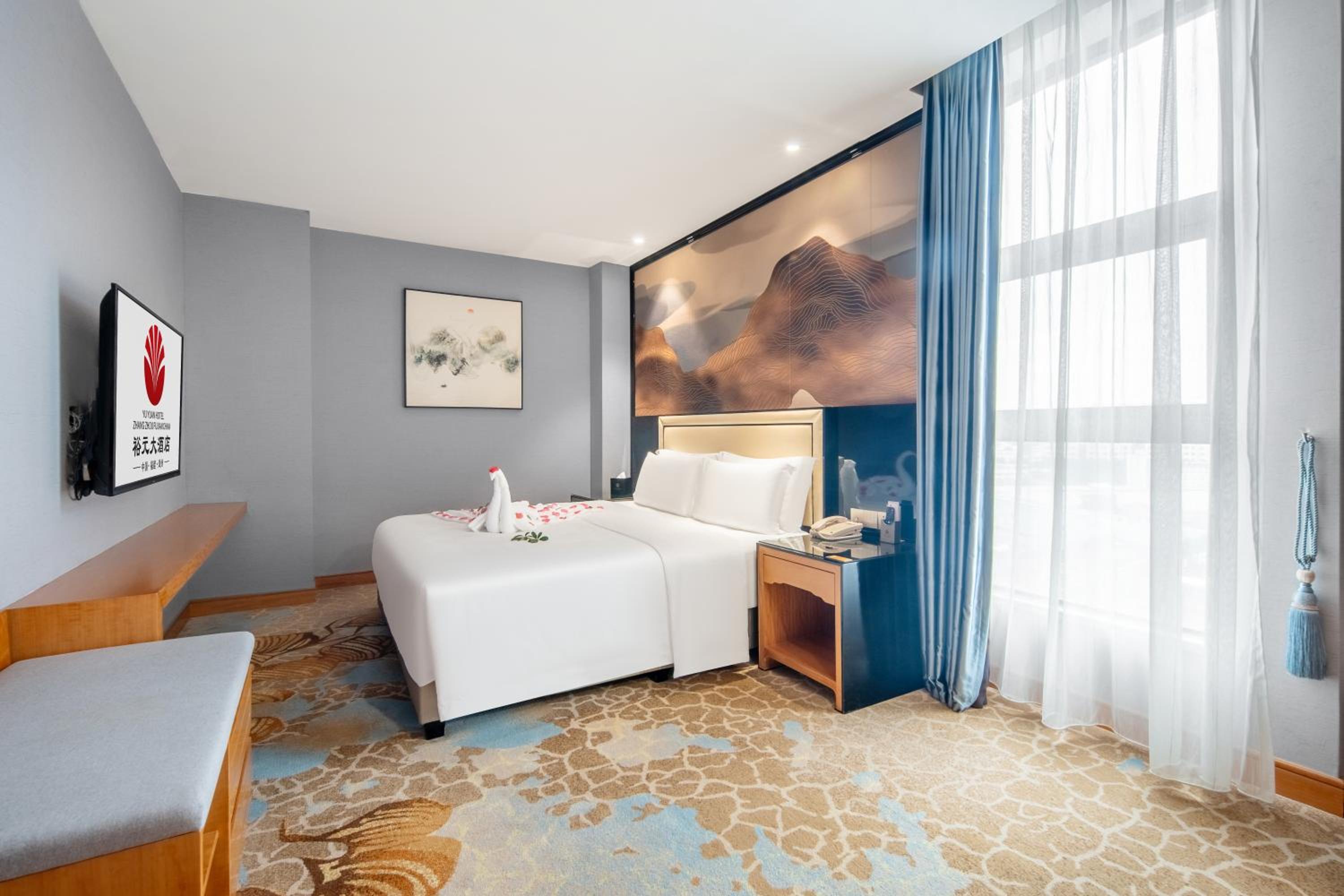 Deluxe Suite