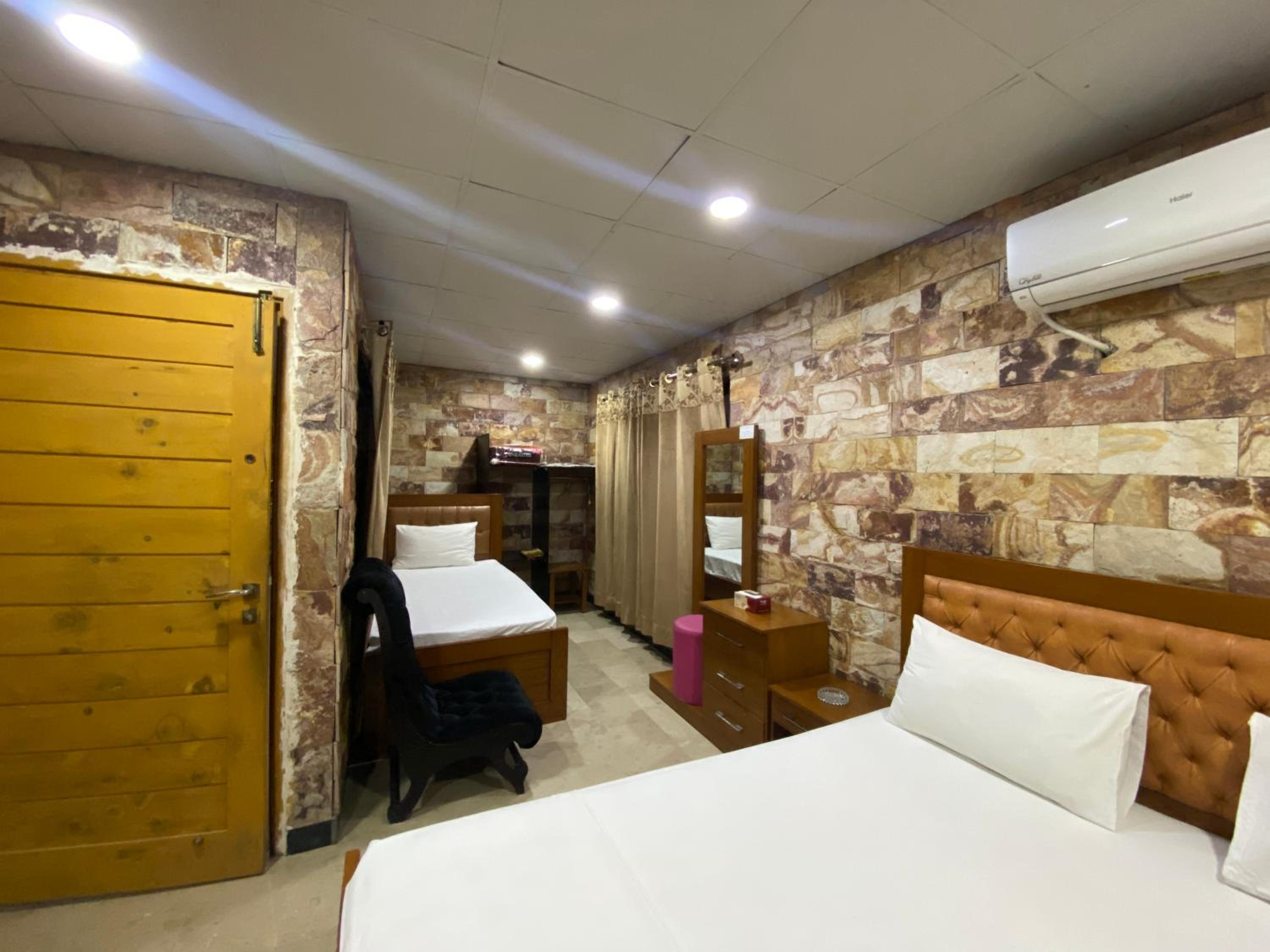 Large Single Room photo 2