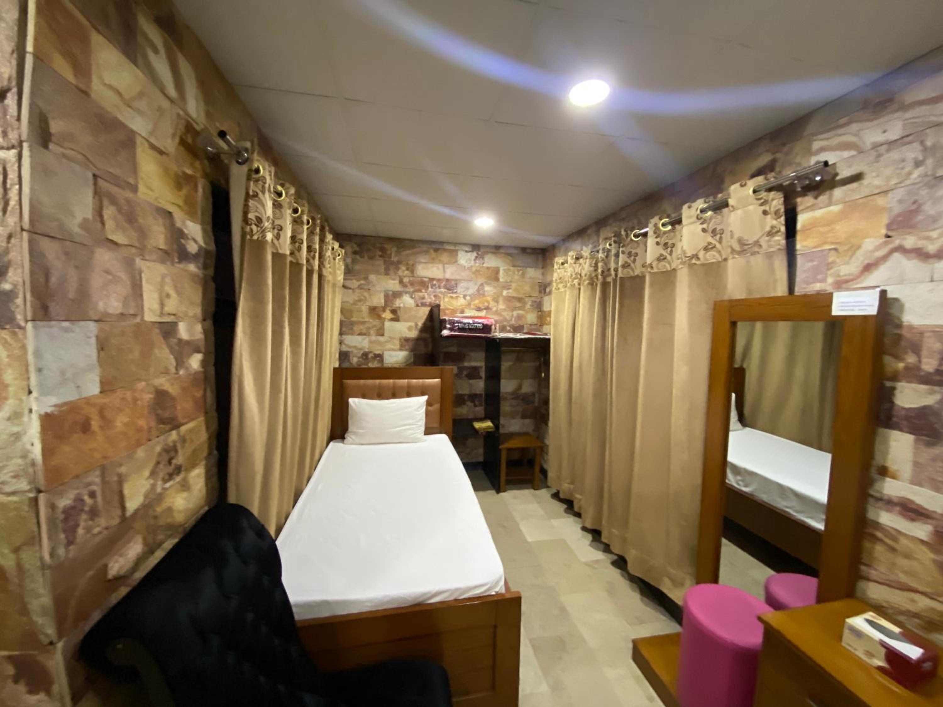 Large Single Room photo 2