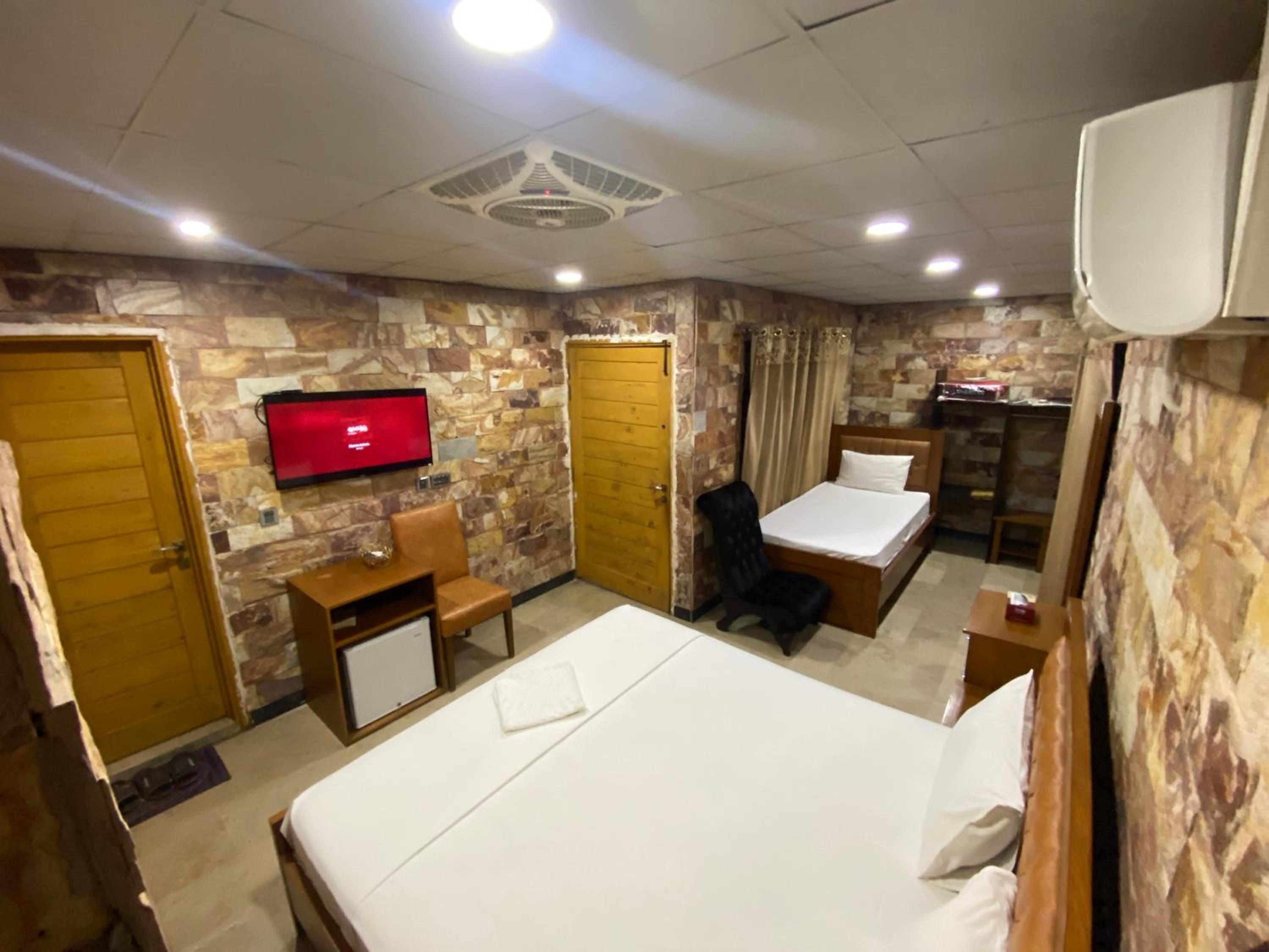 Standard King Room photo 2