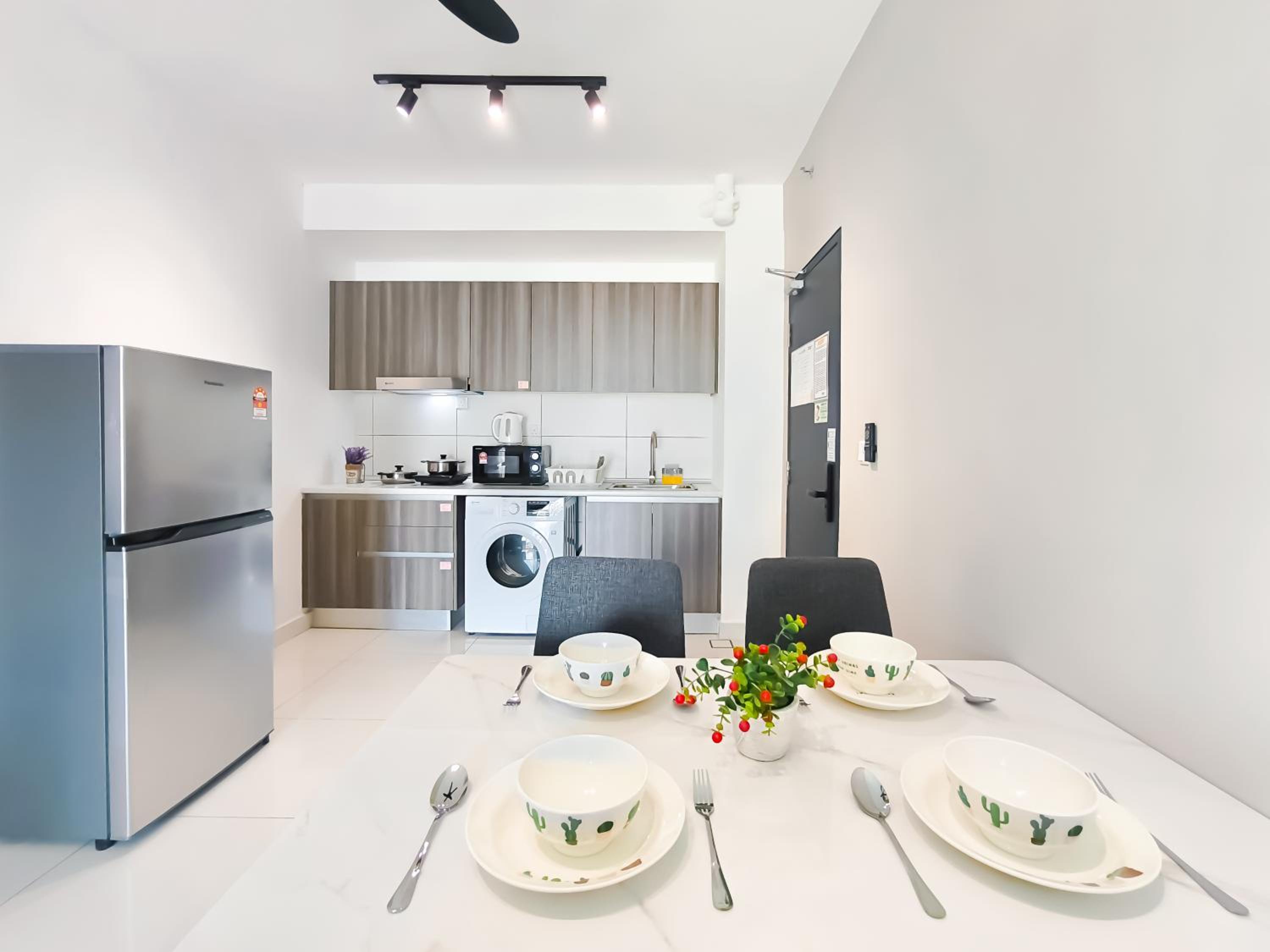Three-Bedroom Superior Apartment - Photo 3
