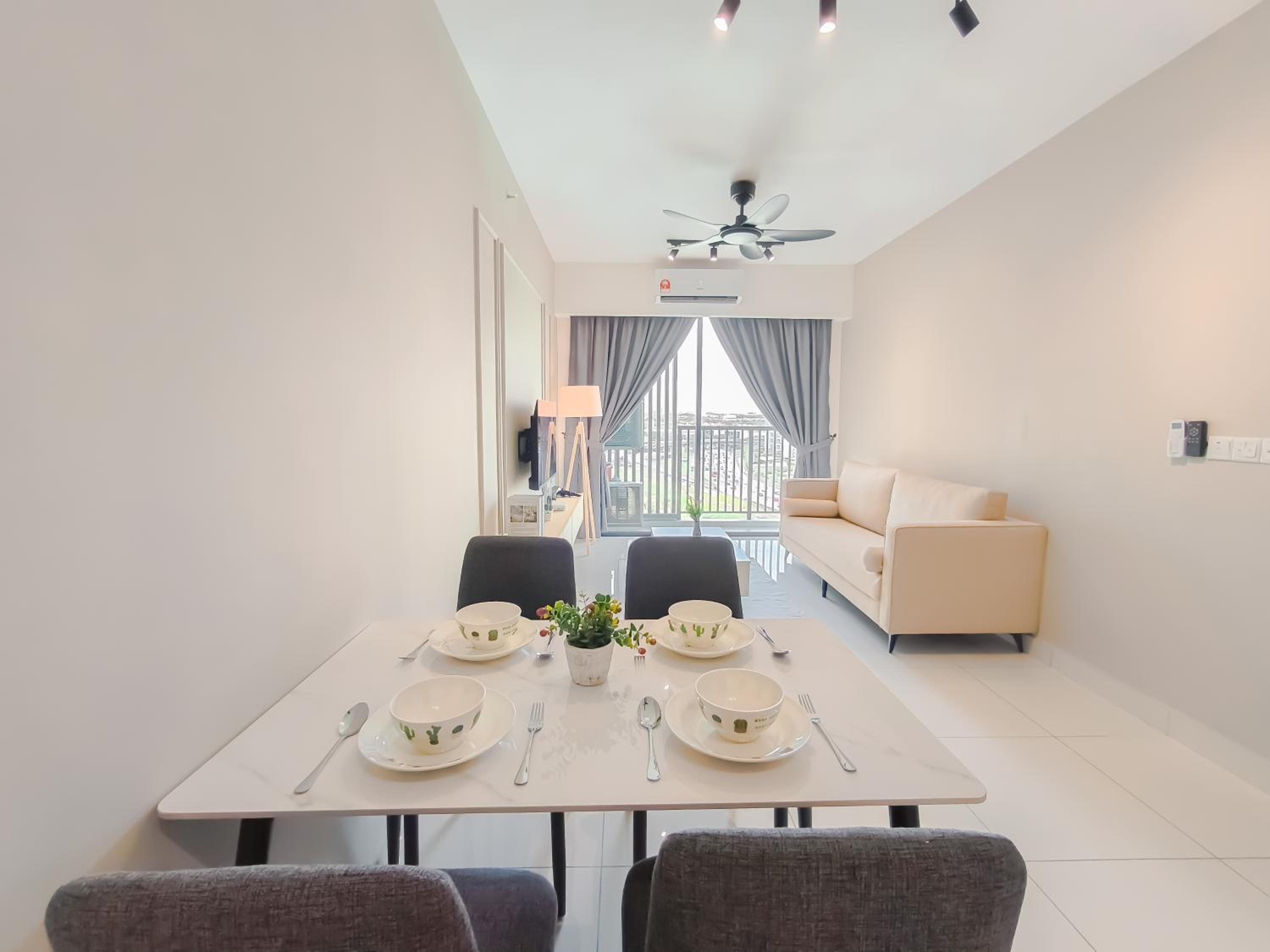 Three-Bedroom Superior Apartment - Photo 6