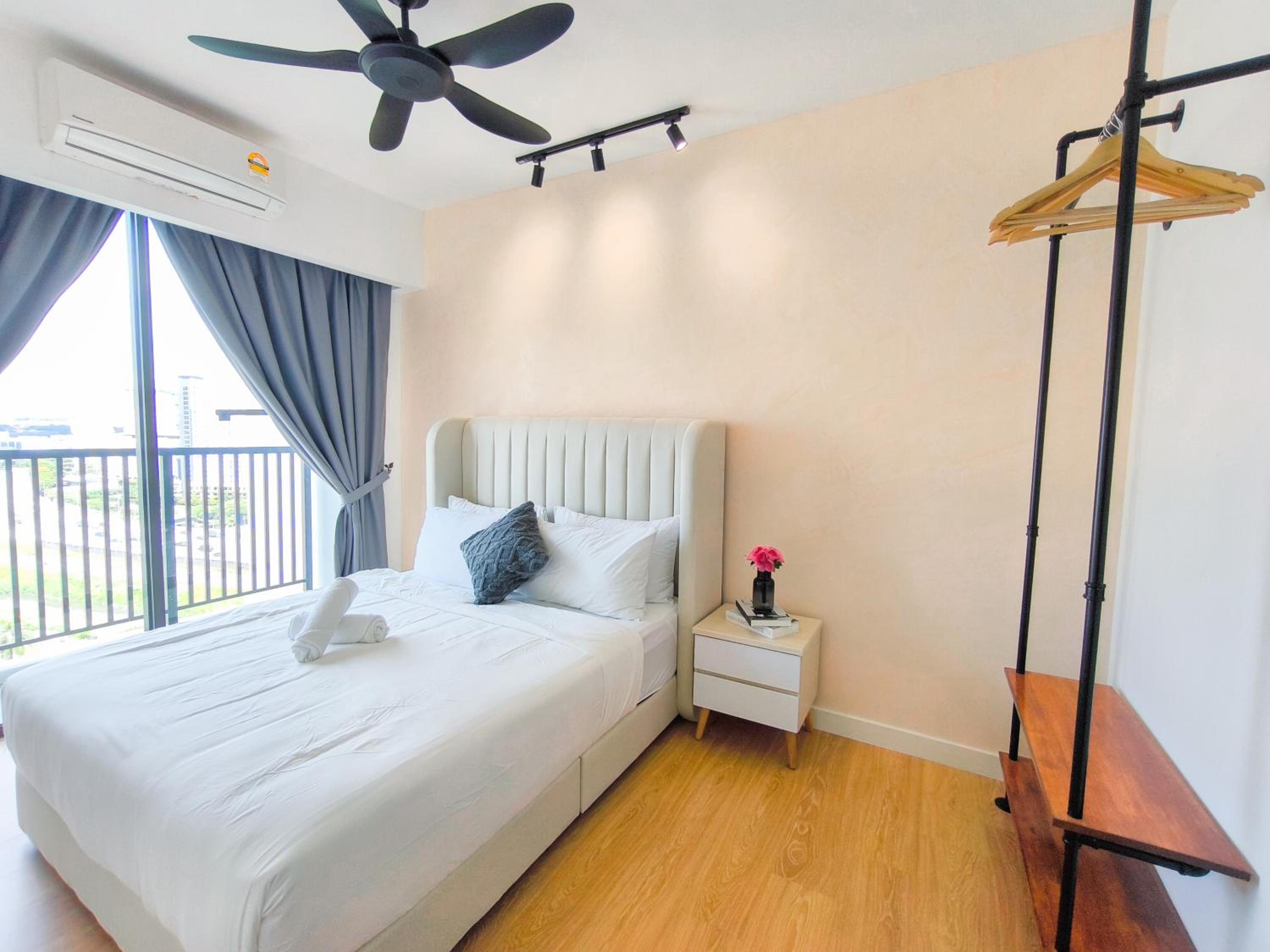 Three-Bedroom Superior Apartment - Photo 21