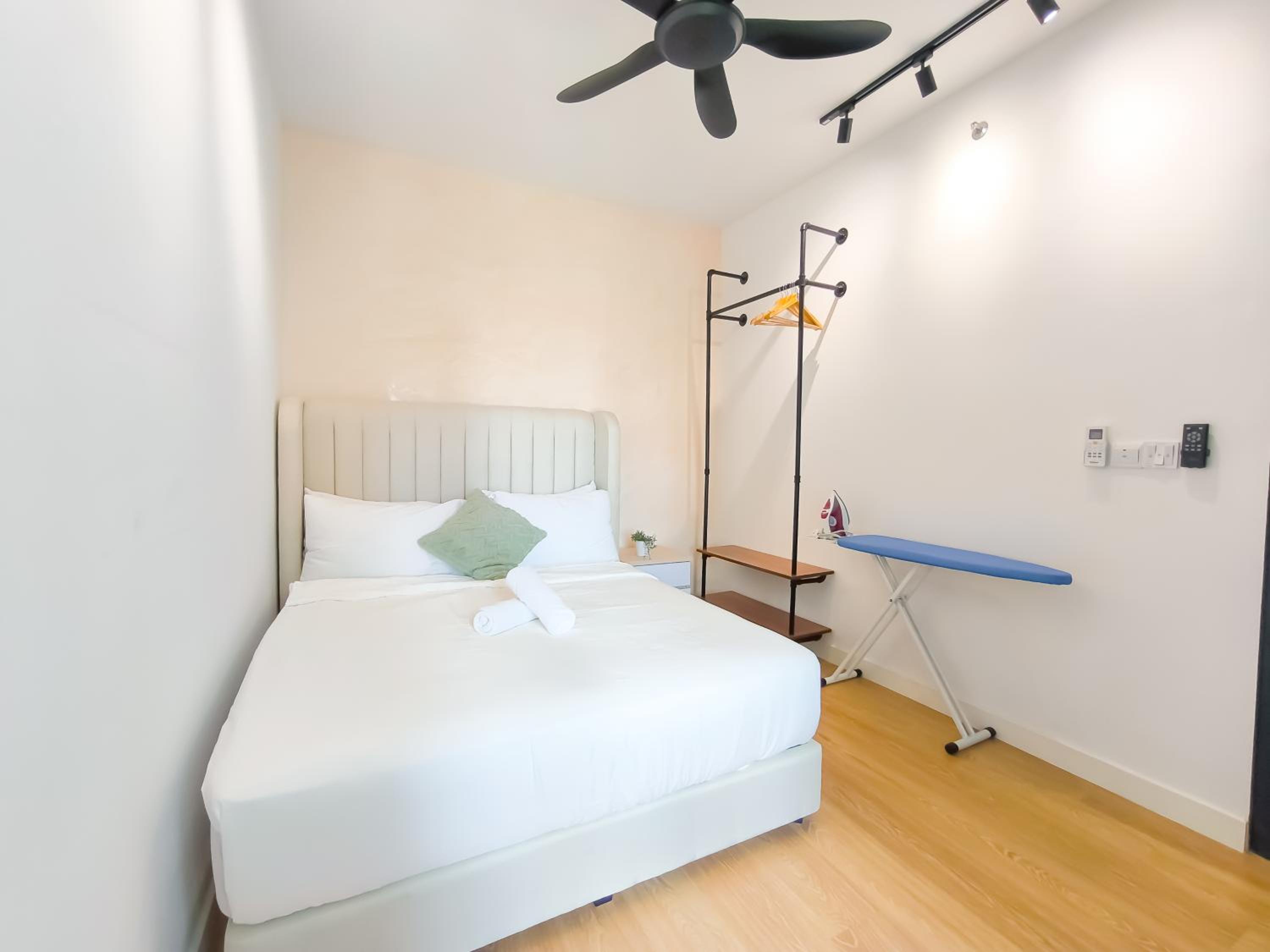 Three-Bedroom Superior Apartment - Photo 32