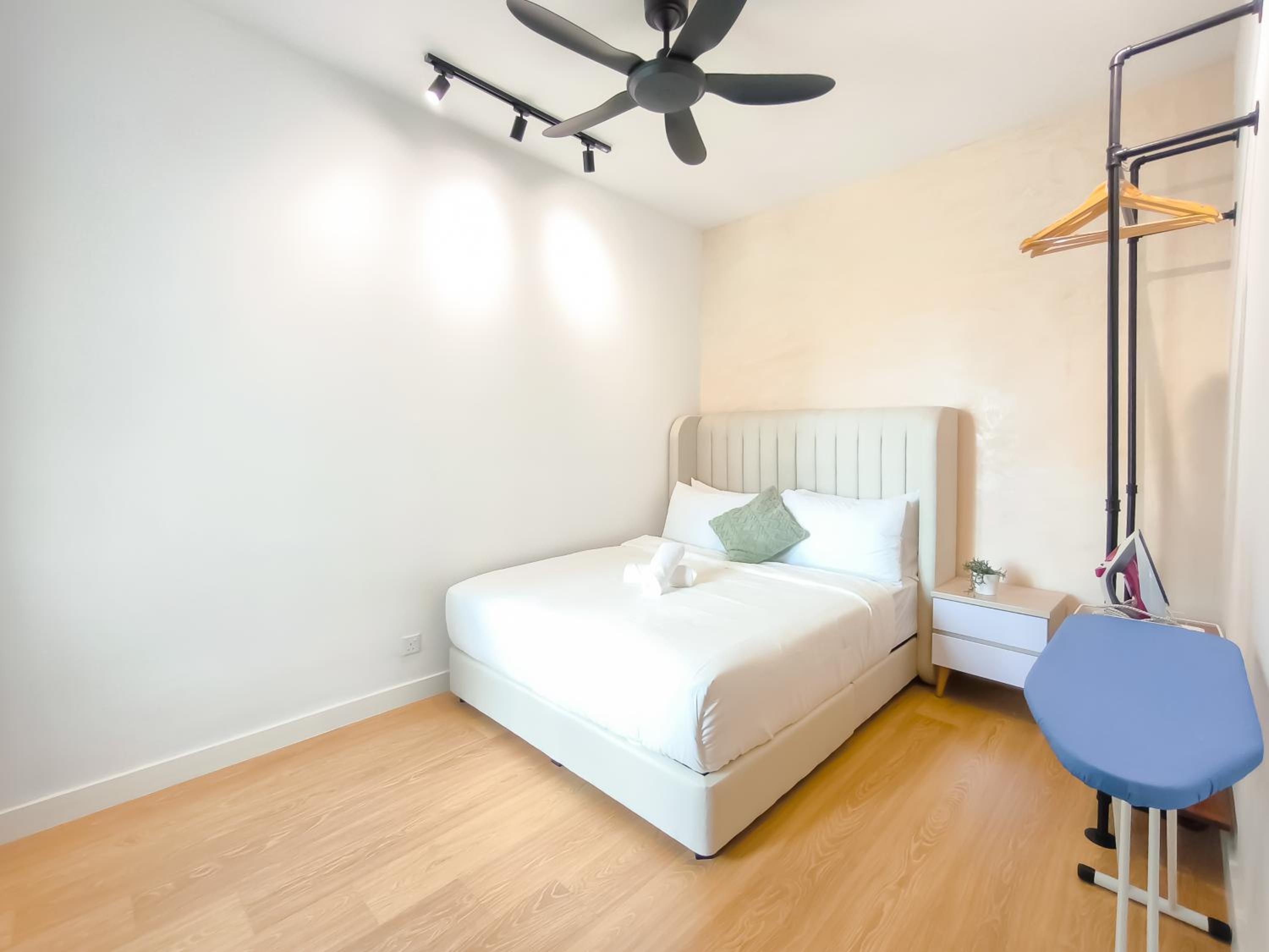 Three-Bedroom Superior Apartment - Photo 31