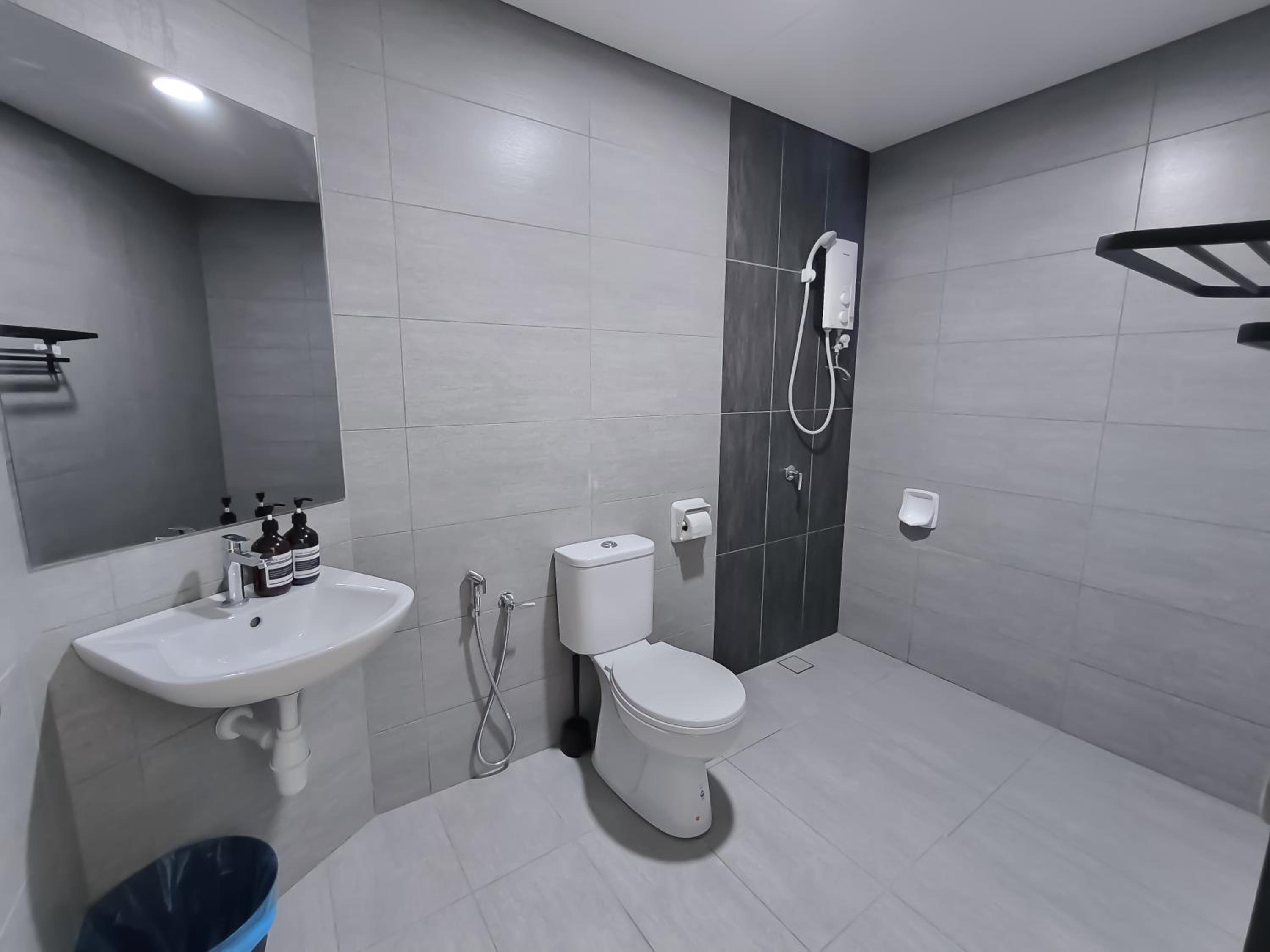 Three-Bedroom Superior Apartment - Photo 36