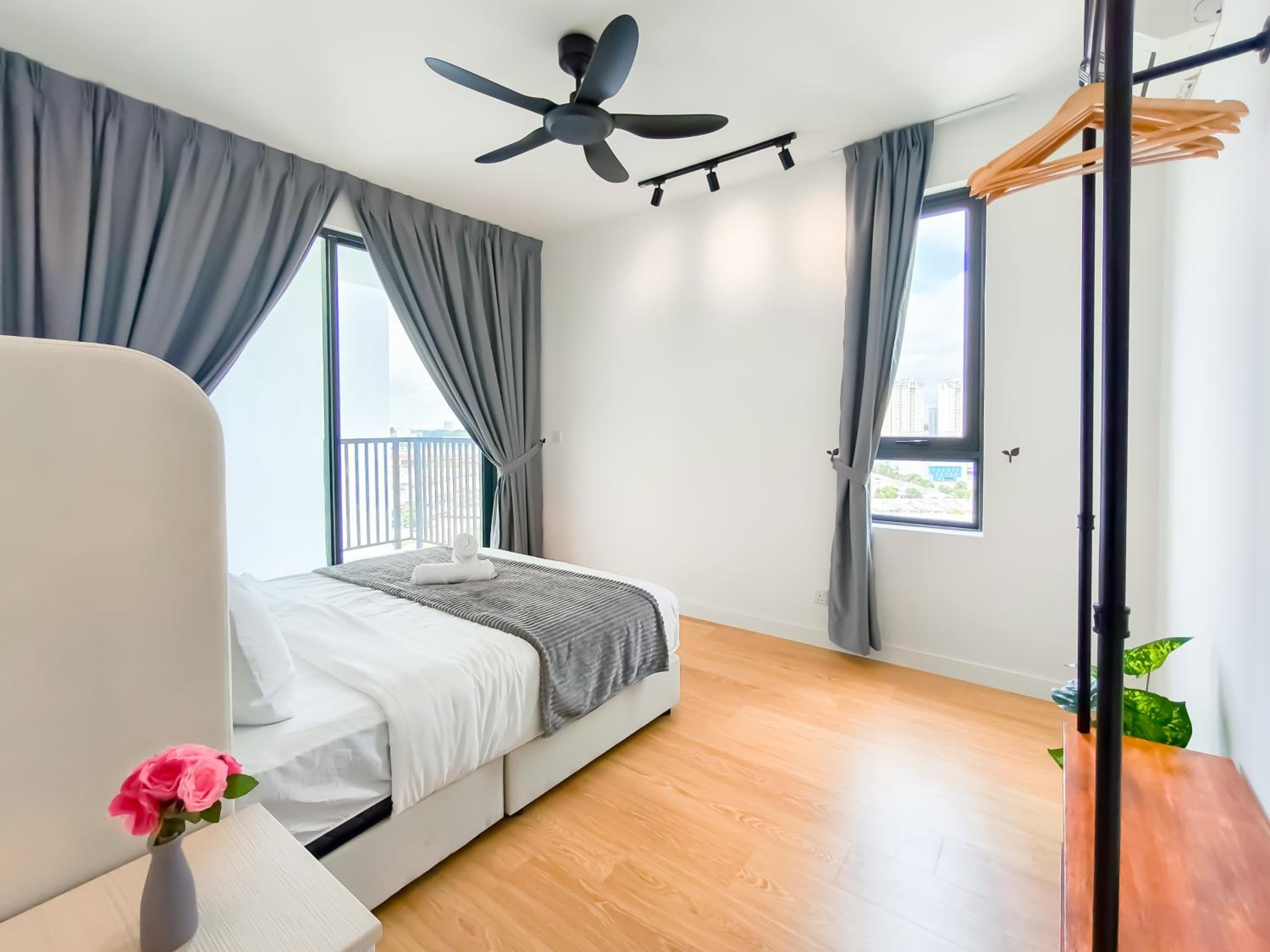Three-Bedroom Superior Apartment - Photo 41