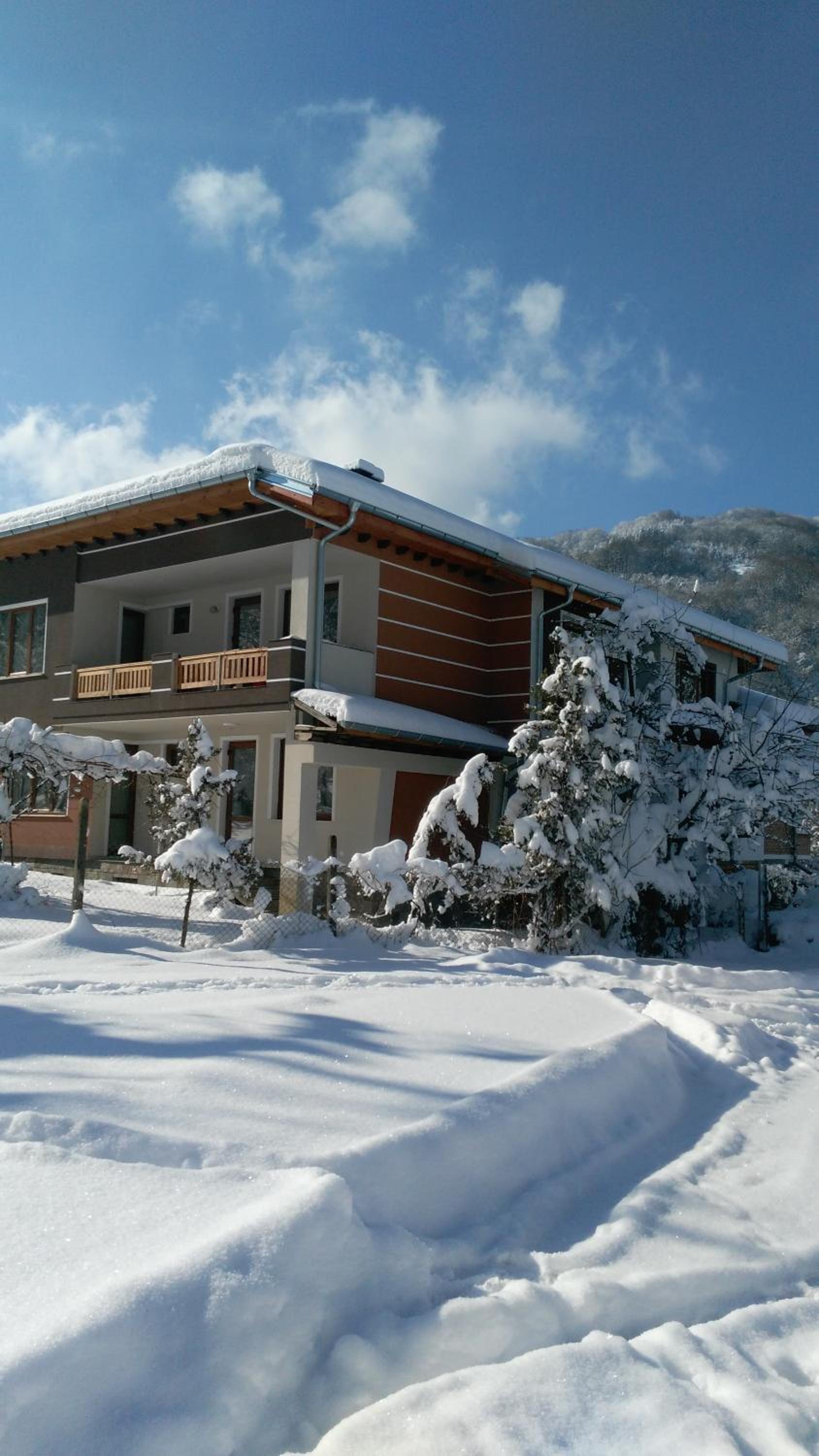 Apartment With Mountain View photo 1