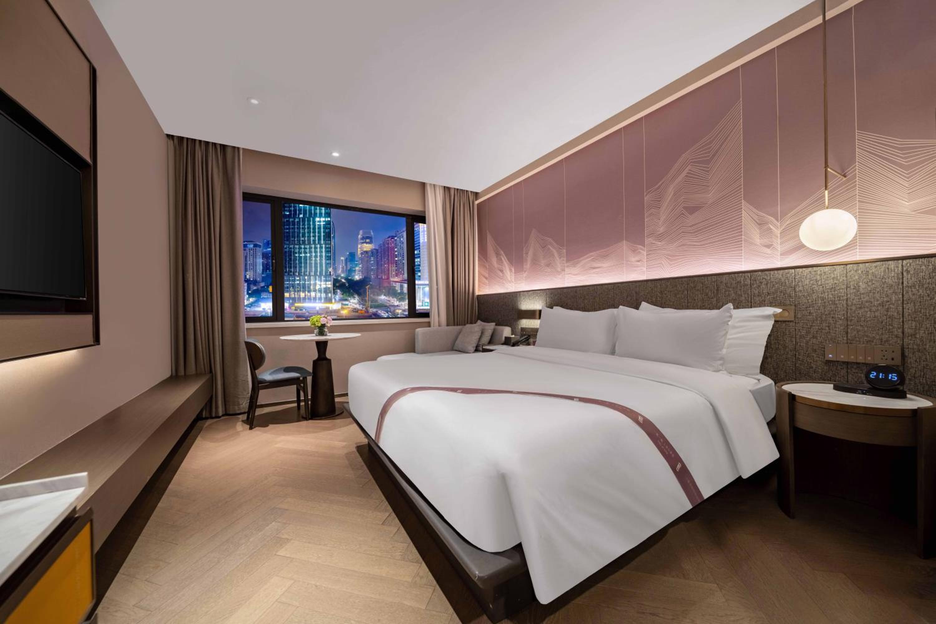 Deluxe City-view Queen Room