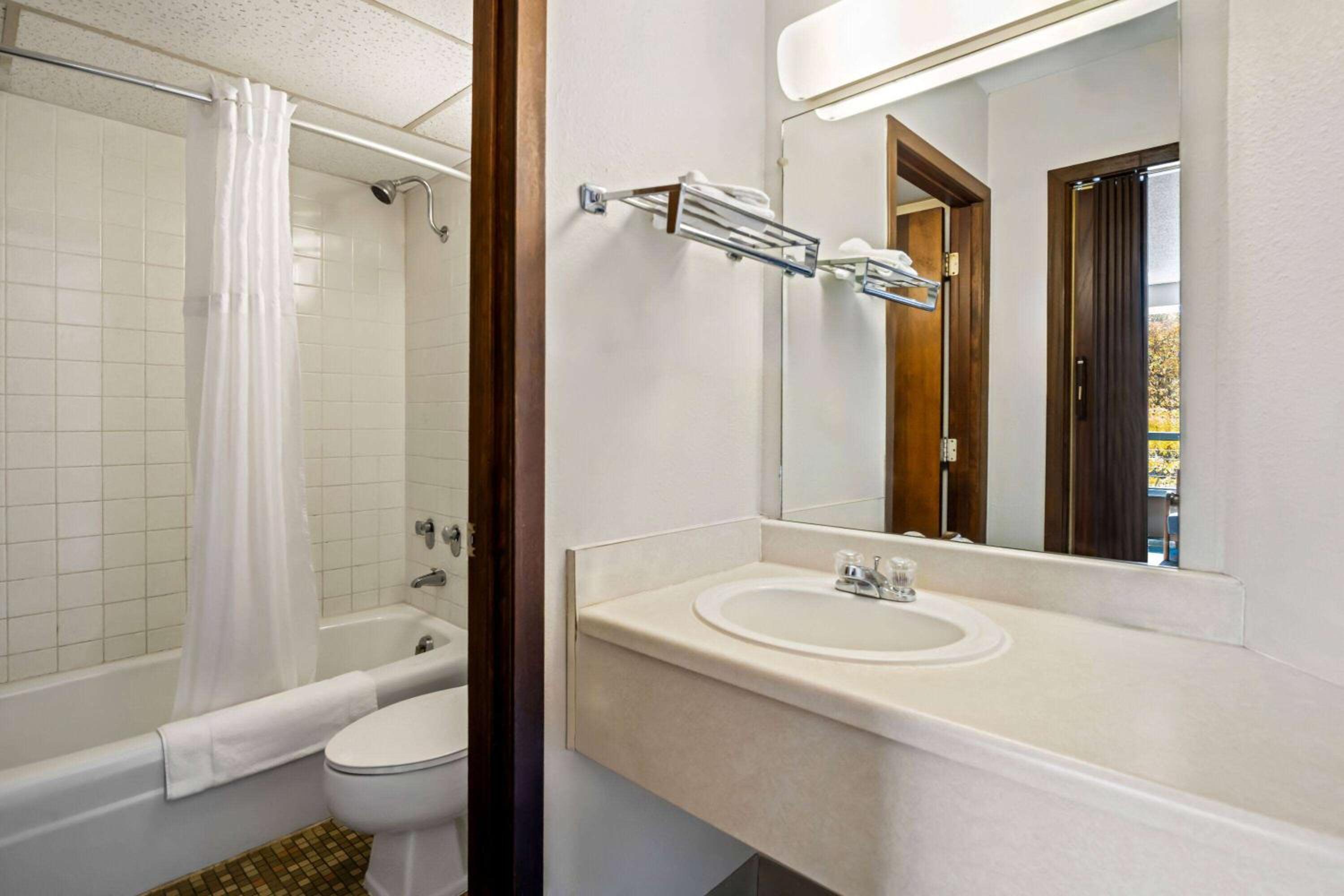King Suite - Photo 2