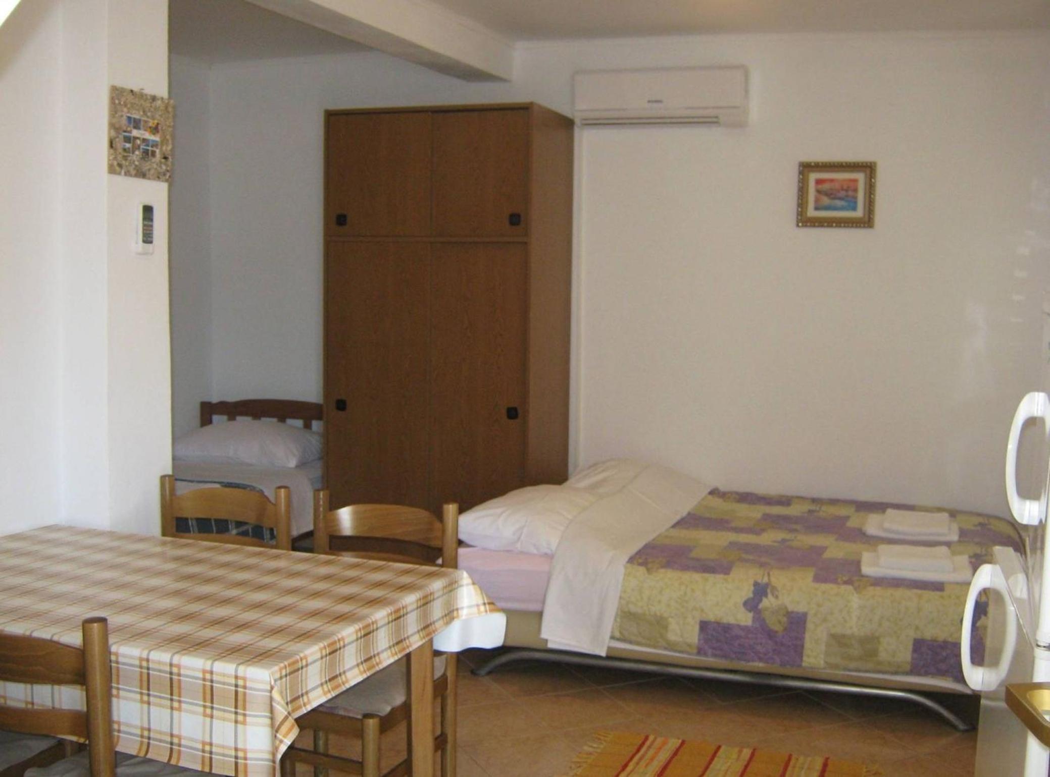 Studio Apartment with Terrace and Sea View