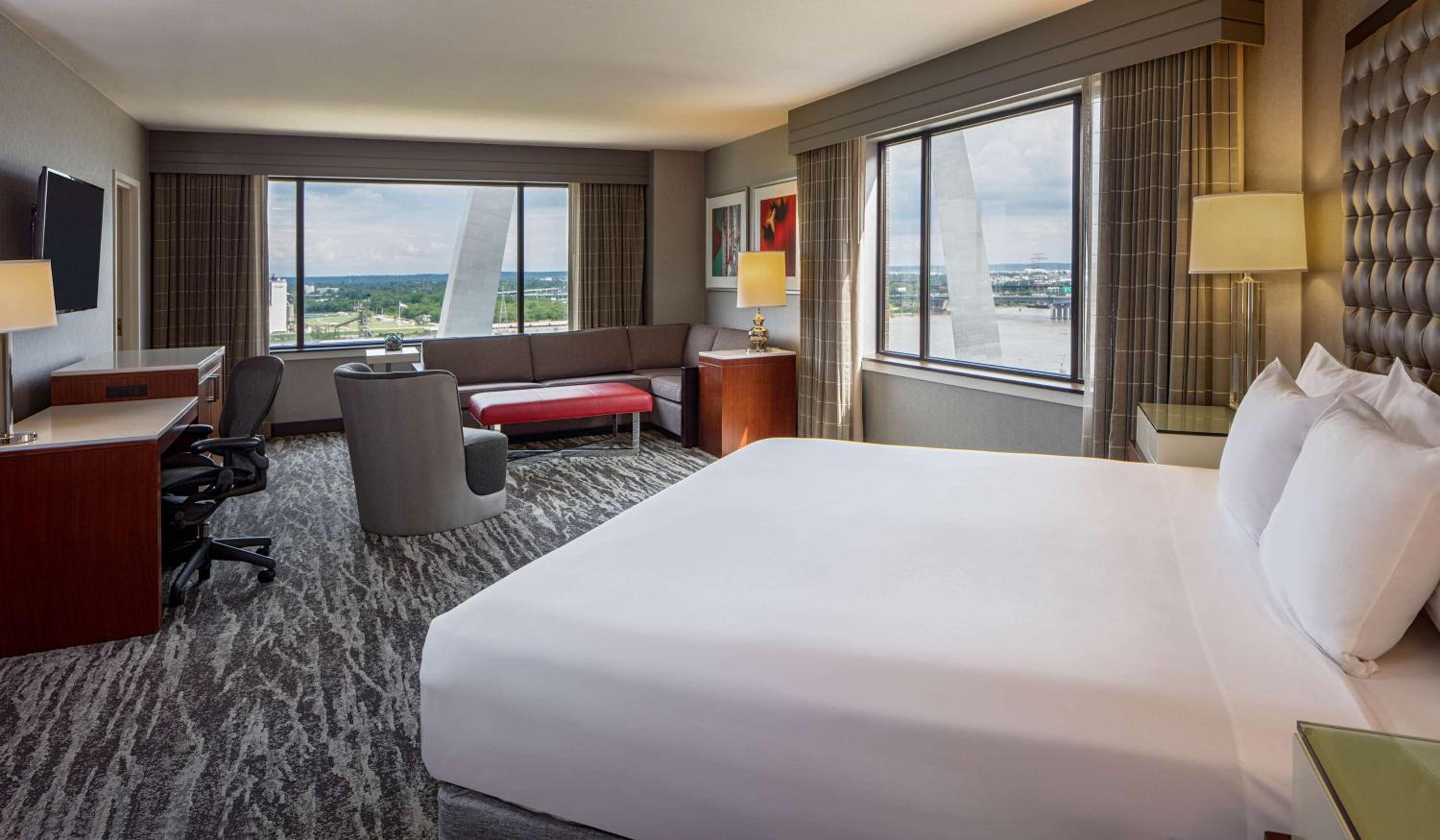 Deluxe King Room with View - Photo 1