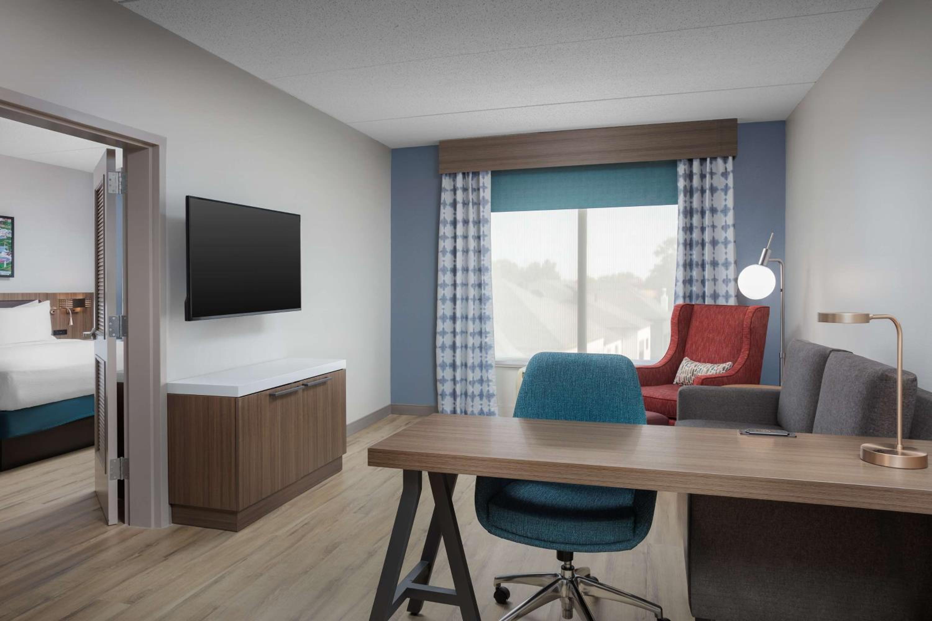 One-Bedroom King Suite - Hearing Access - Photo 1