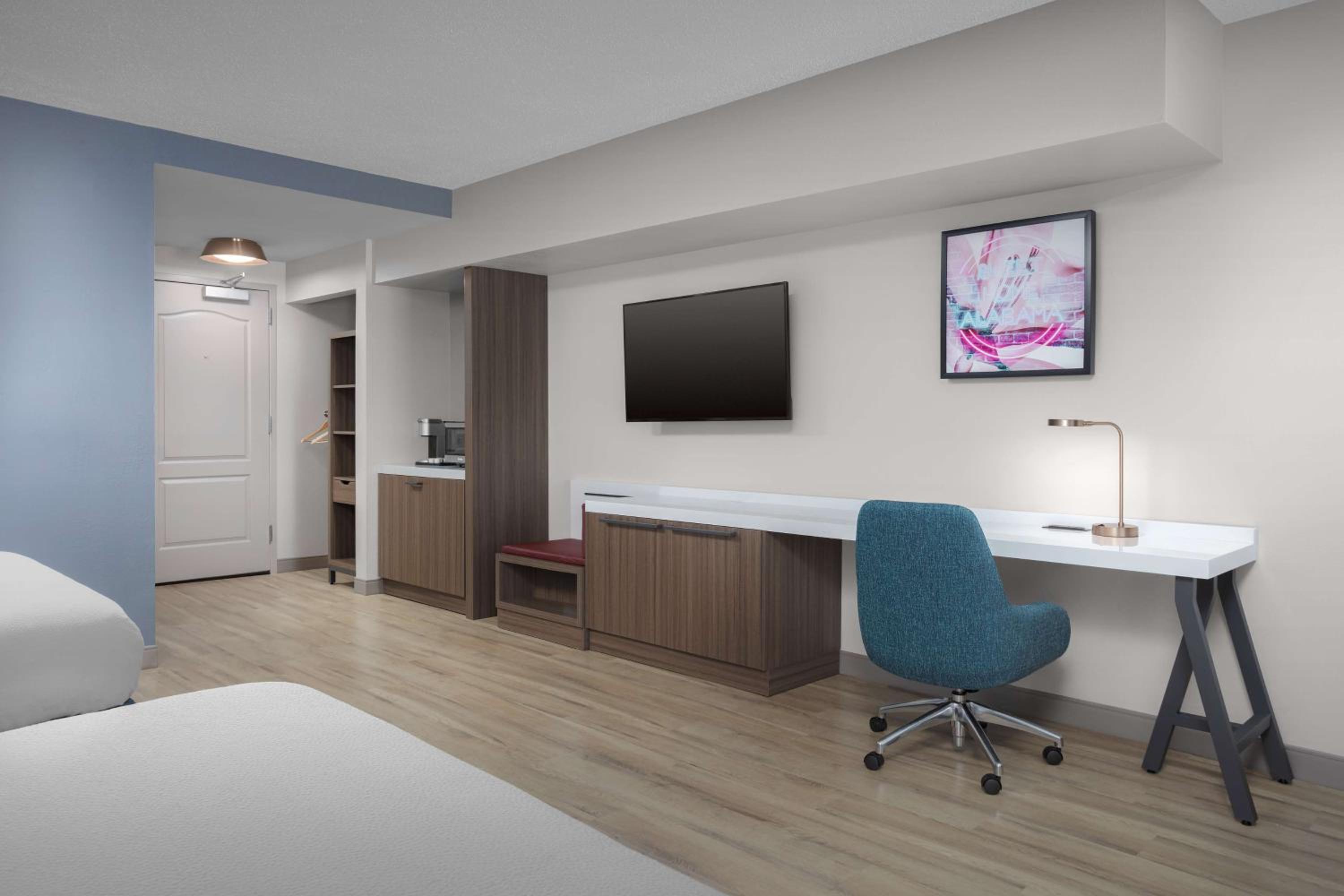 Queen Room with Two Queen Beds - Mobility Access - Photo 4