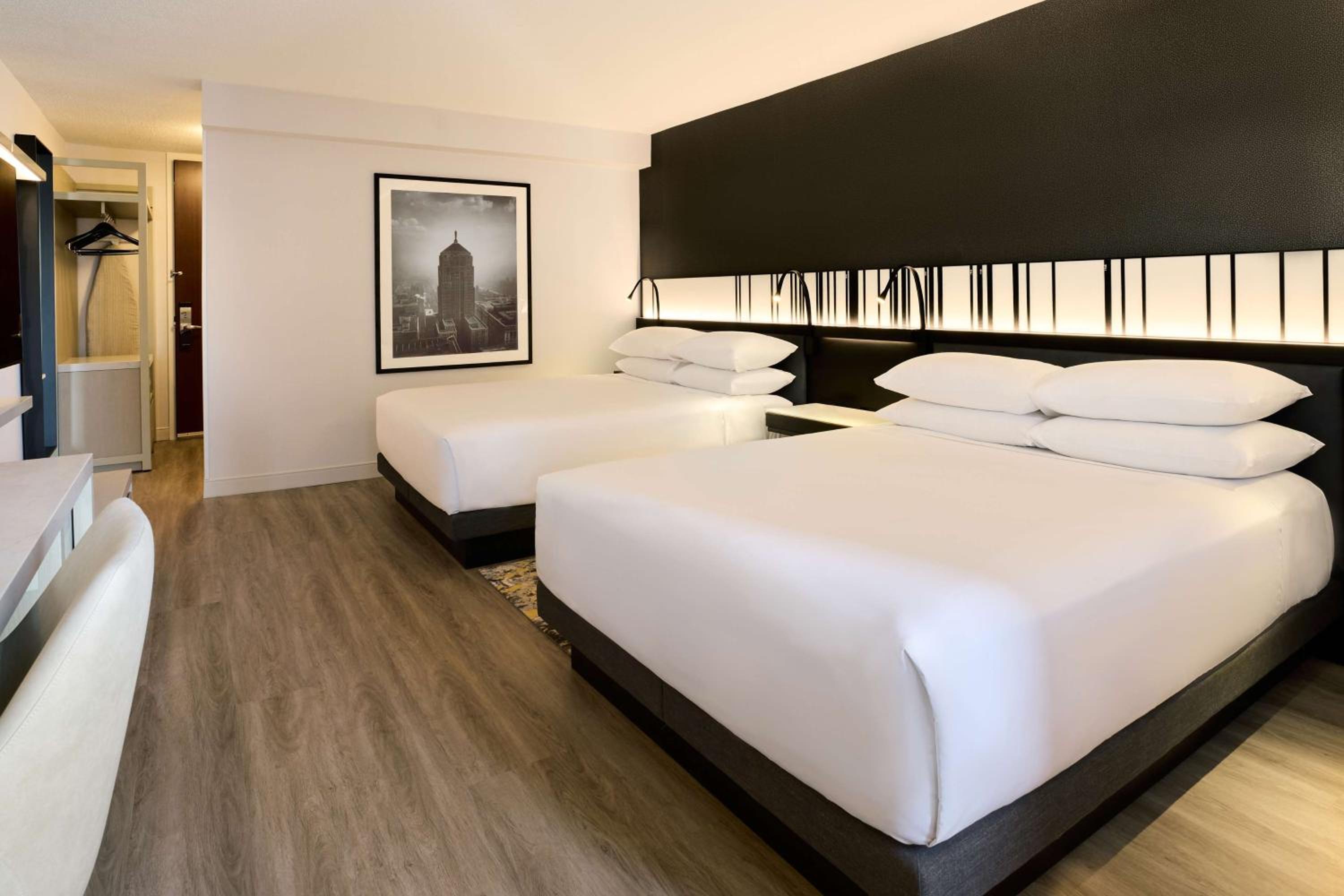 Queen Room with Two Queen Beds and Lake View - Photo 16