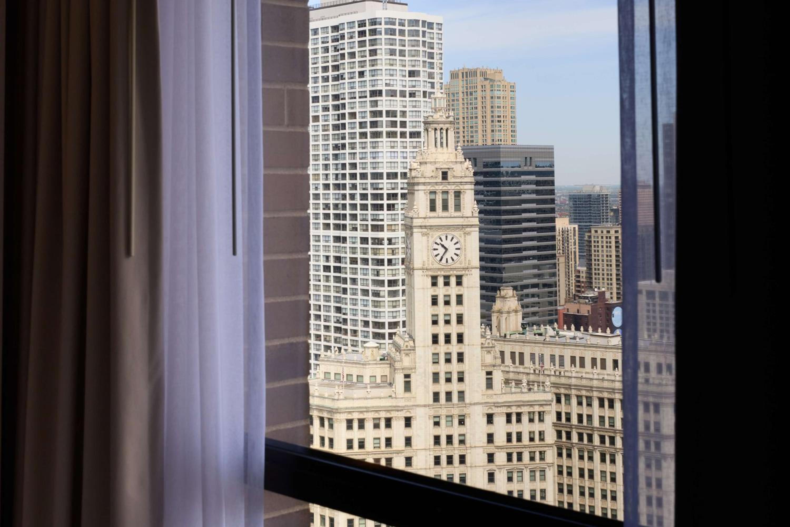King Room with City View - Photo 3