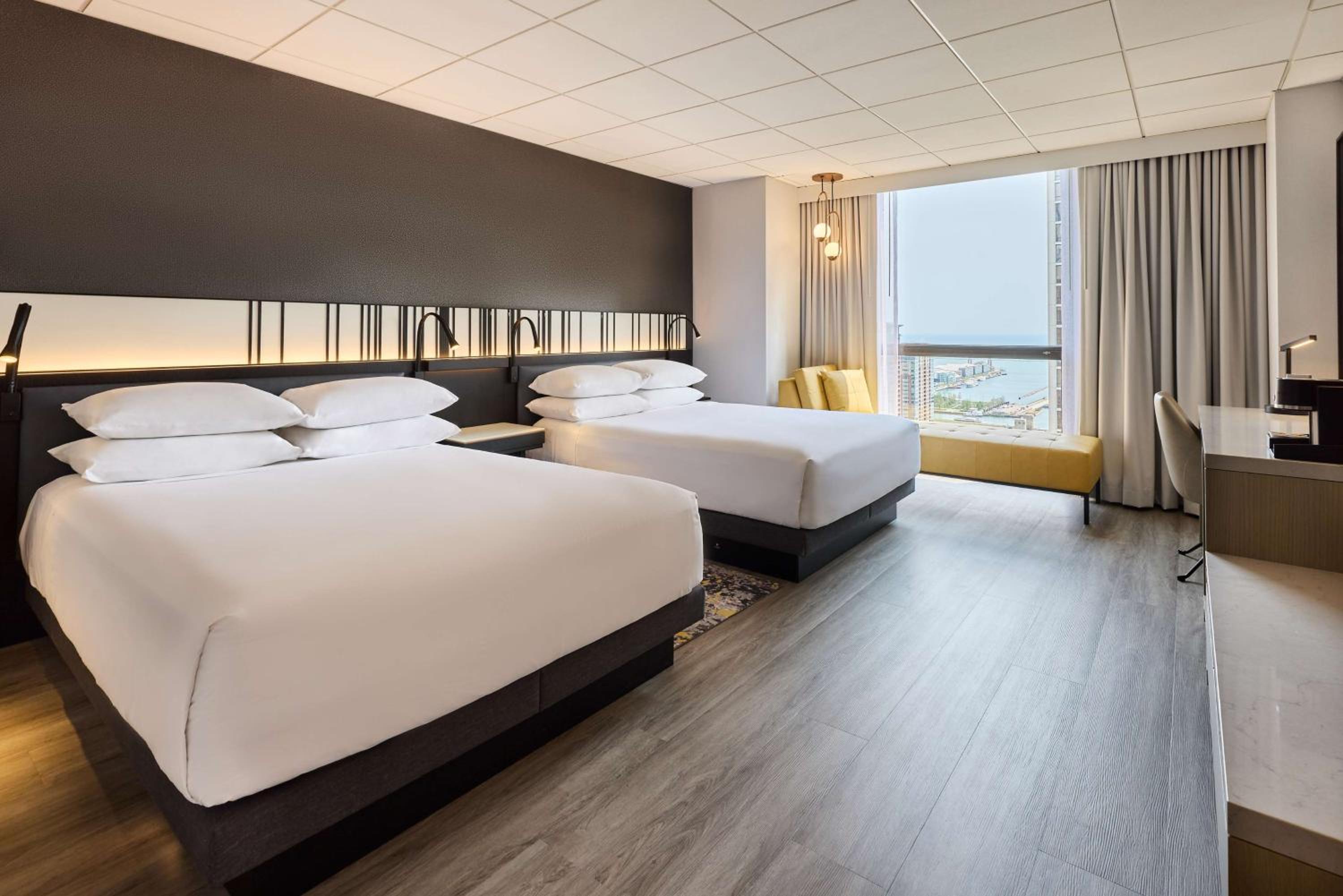 Queen Room with Two Queen Beds and Lake View - Photo 14
