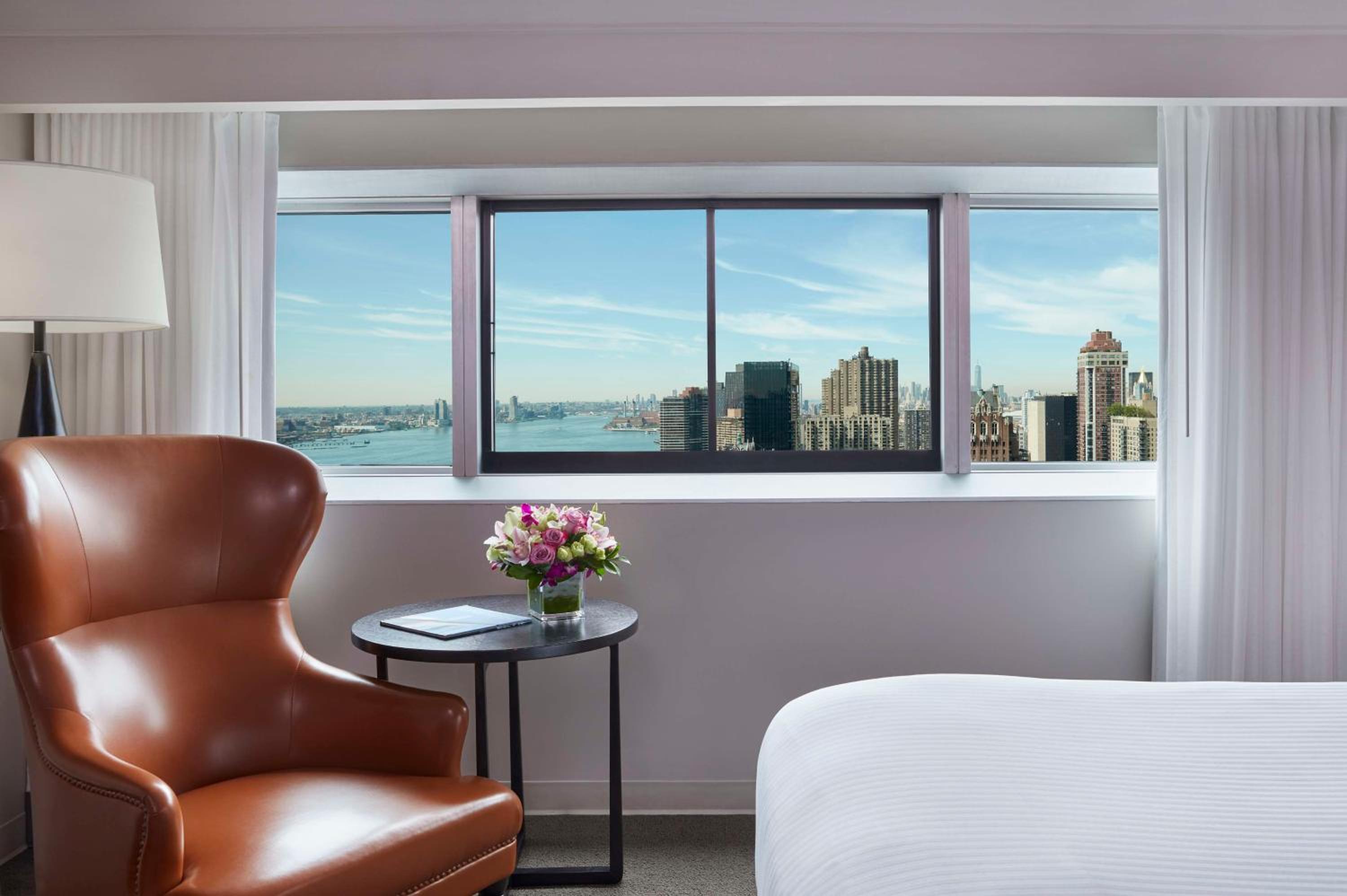 Room with Two Twin Beds - City View photo 1
