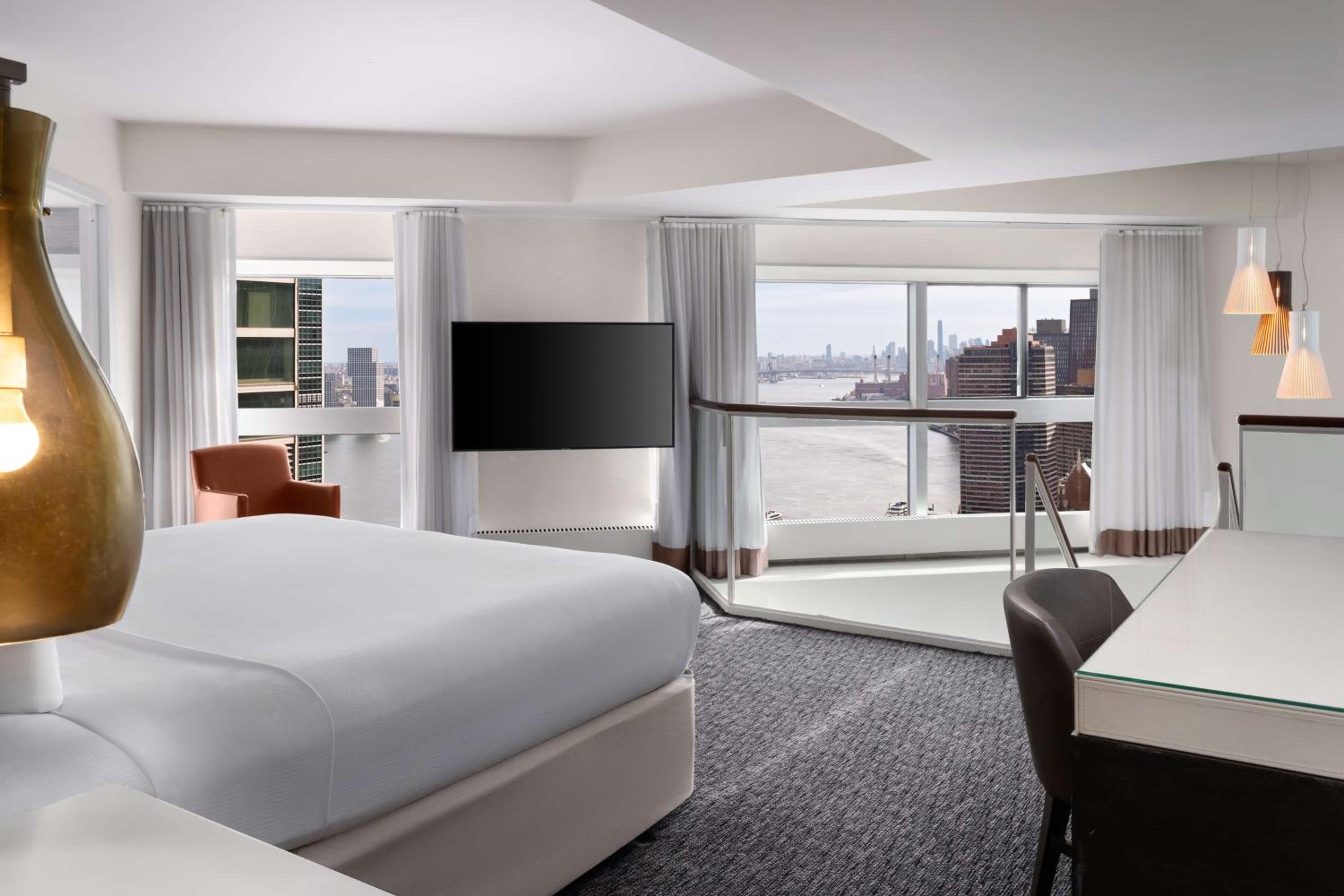 Royal One-Bedroom Duplex King Suite photo 1