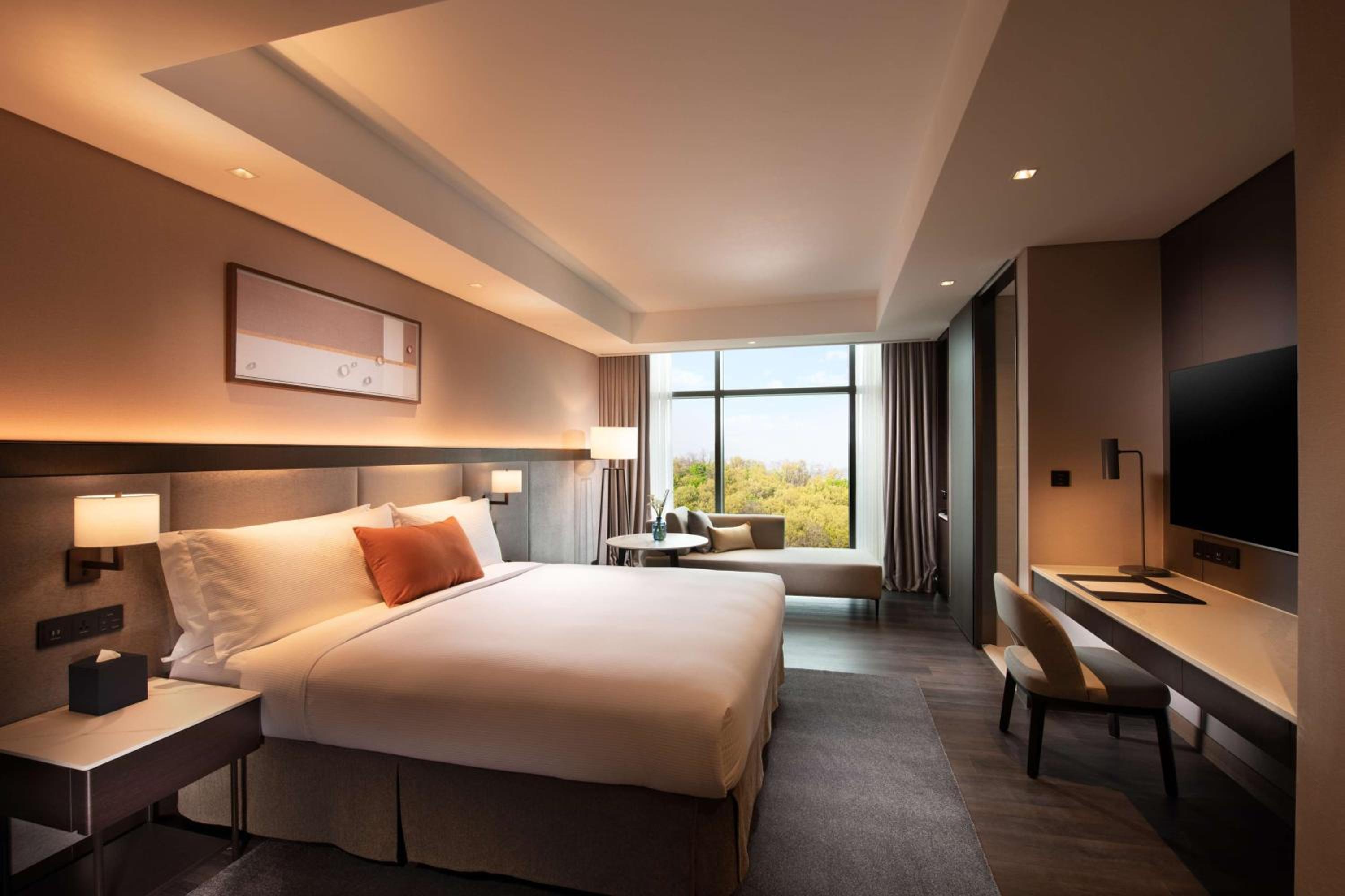 Premium Corner King Room - Photo 2