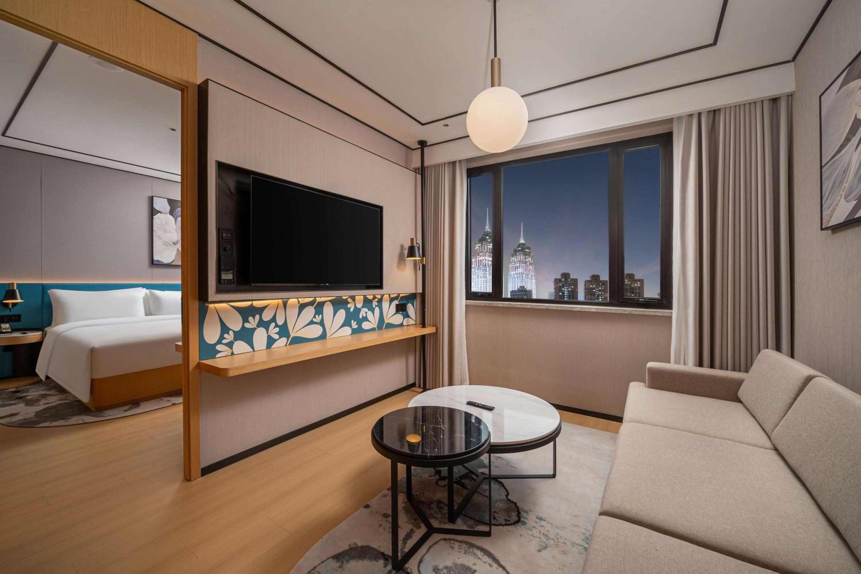 Deluxe King Suite