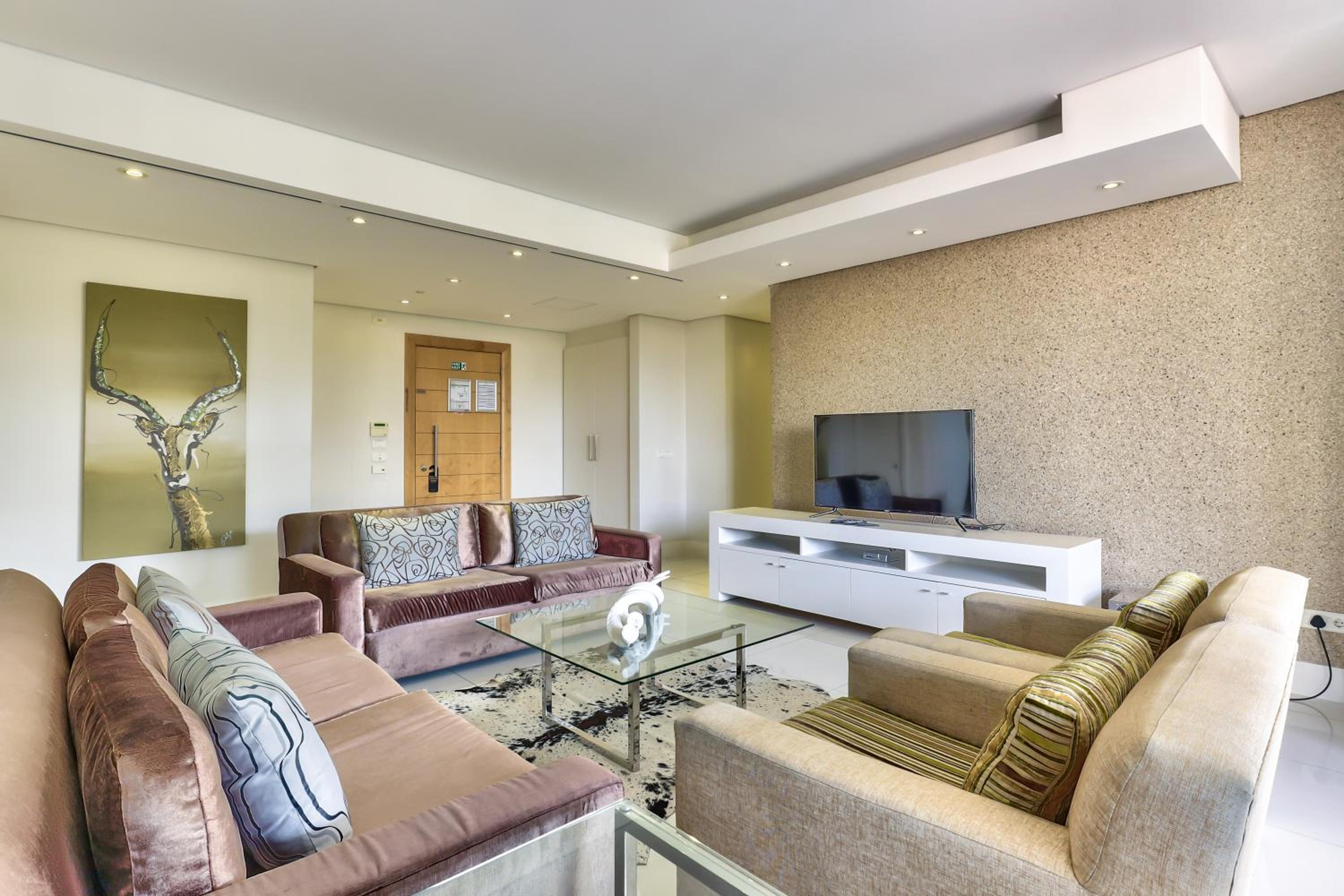 Apartment with Pool View 