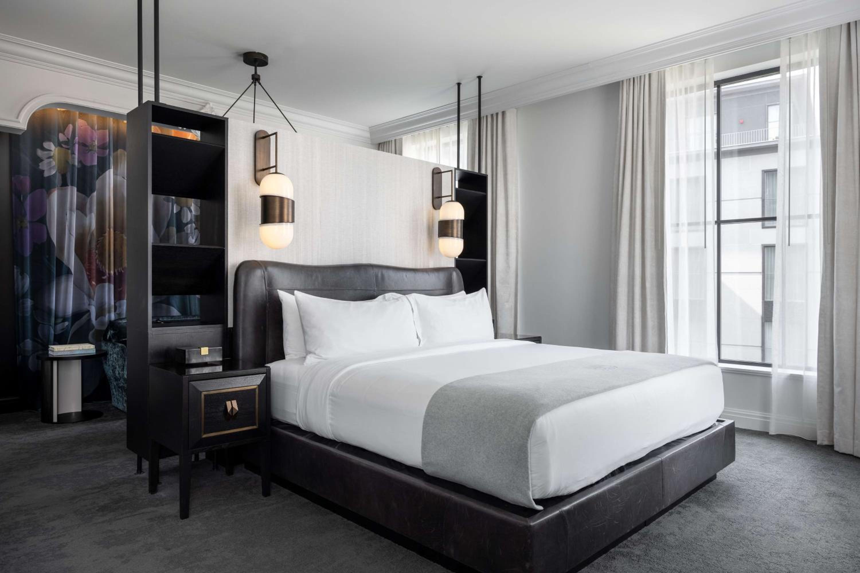 Junior King Suite - Photo 2