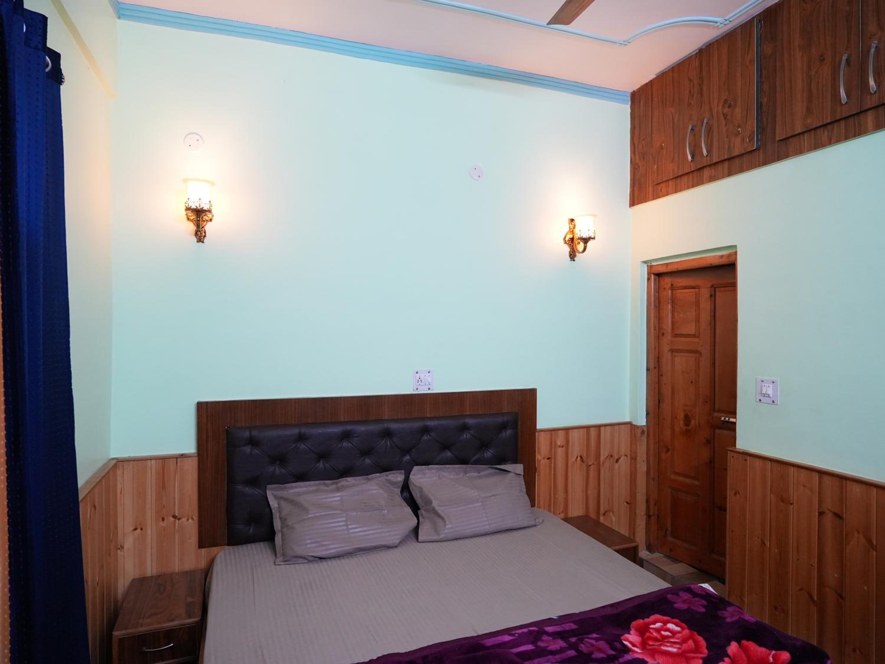 Double Room With Private Bathroom photo 3