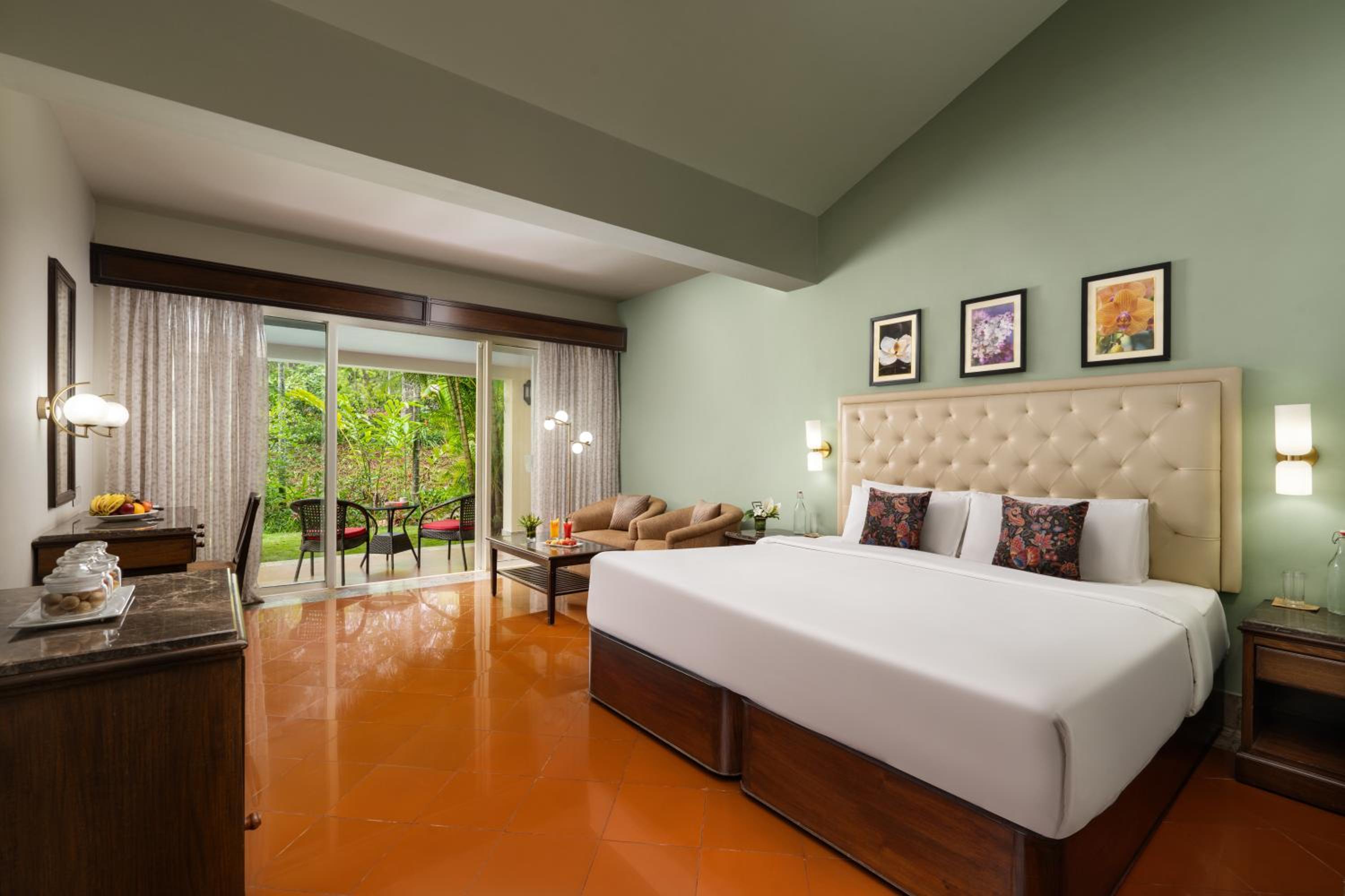 Queen Room photo 1