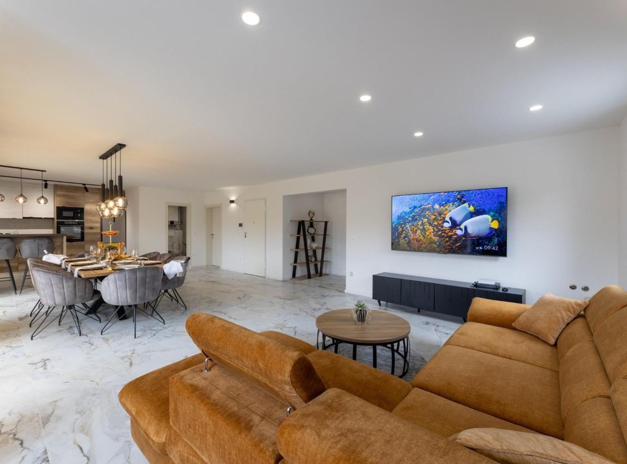 Three Bedroom Apartment With Hot Tub 