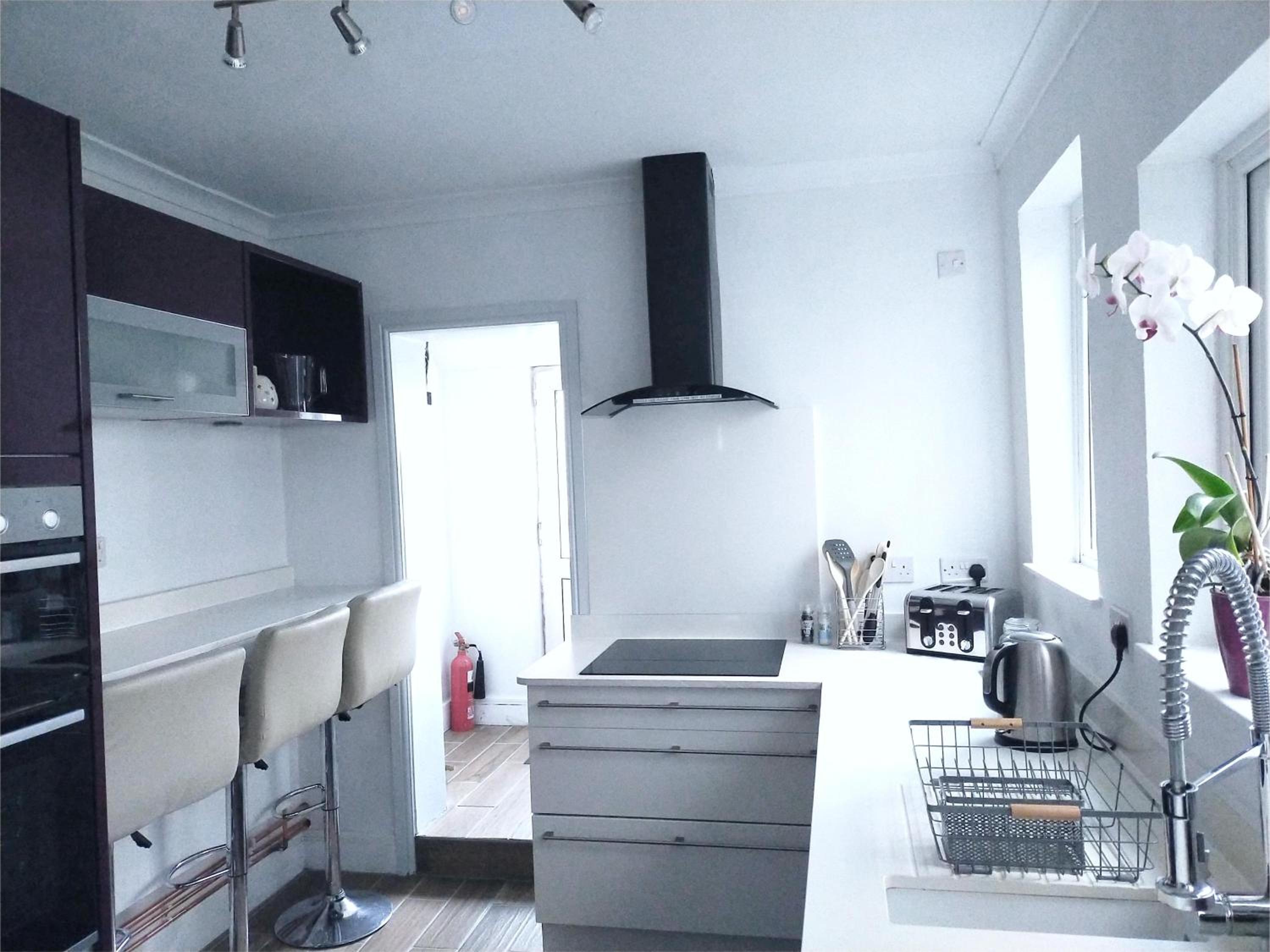 Three-Bedroom House photo 3