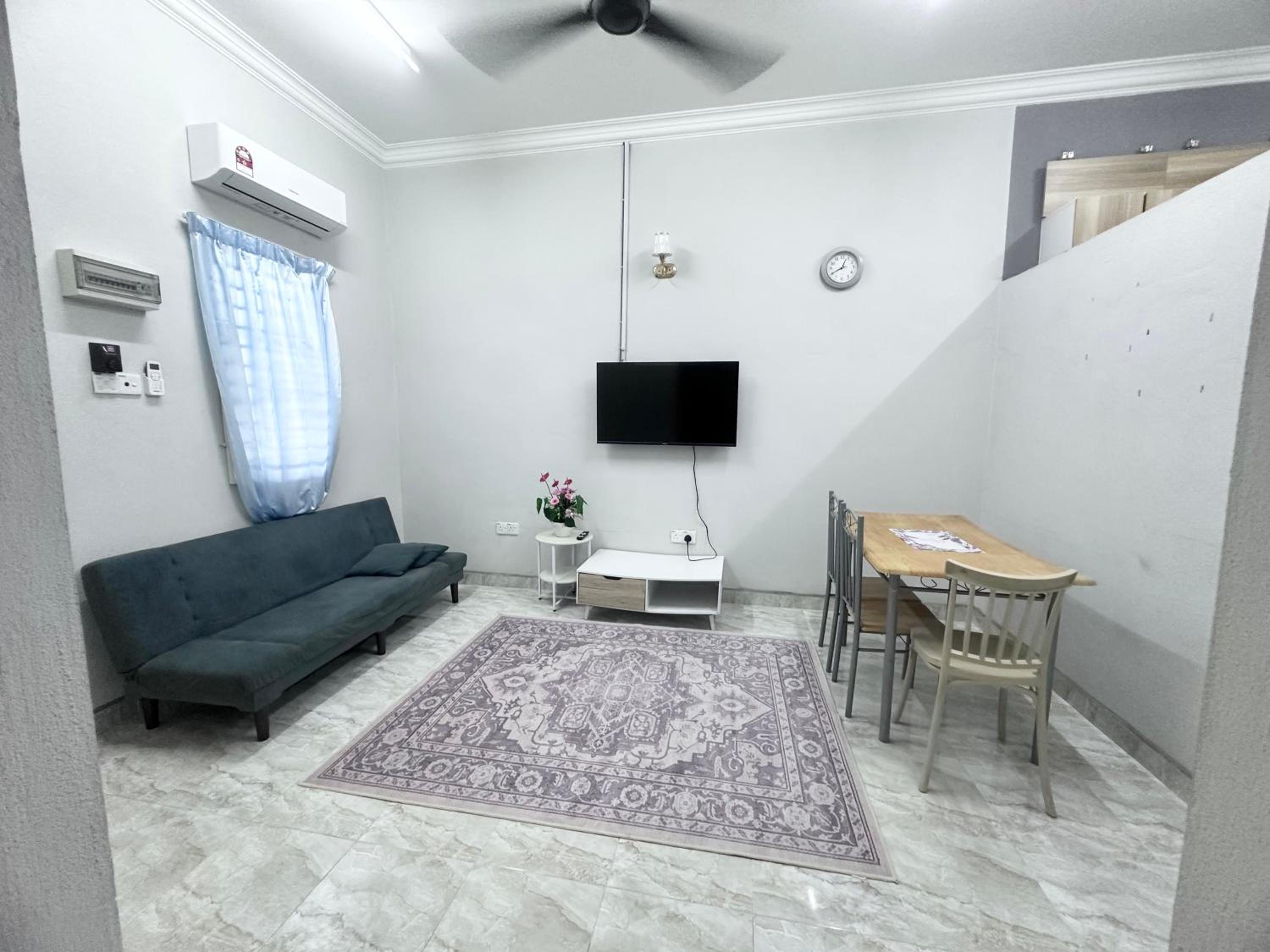 One-Bedroom House photo 2