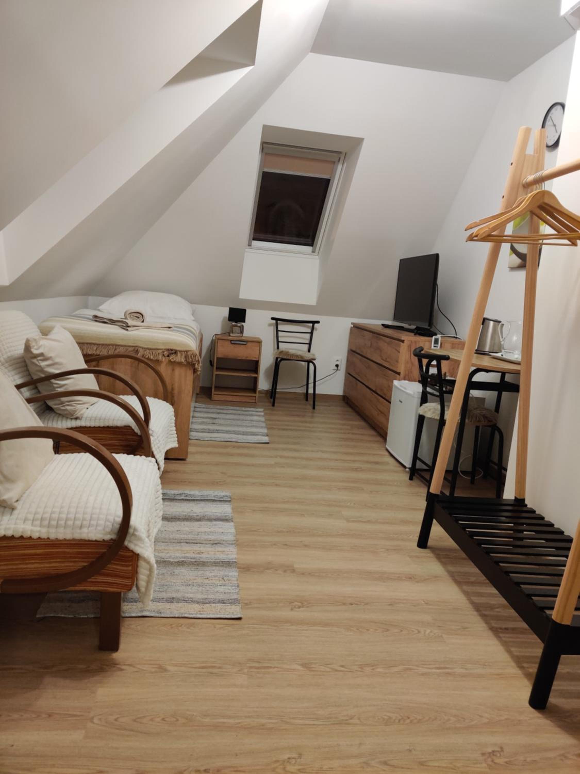Single Room with Shared Bathroom photo 3
