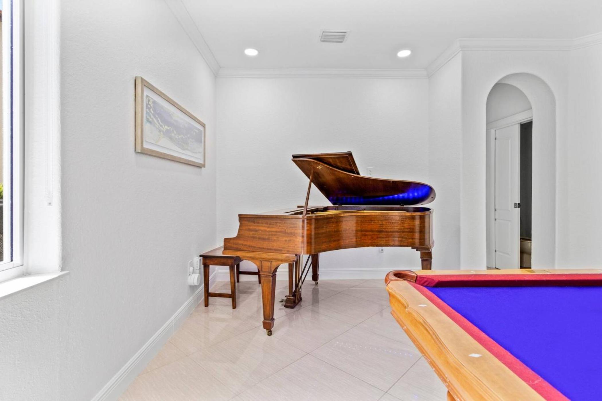 Five-Bedroom Villa photo 3