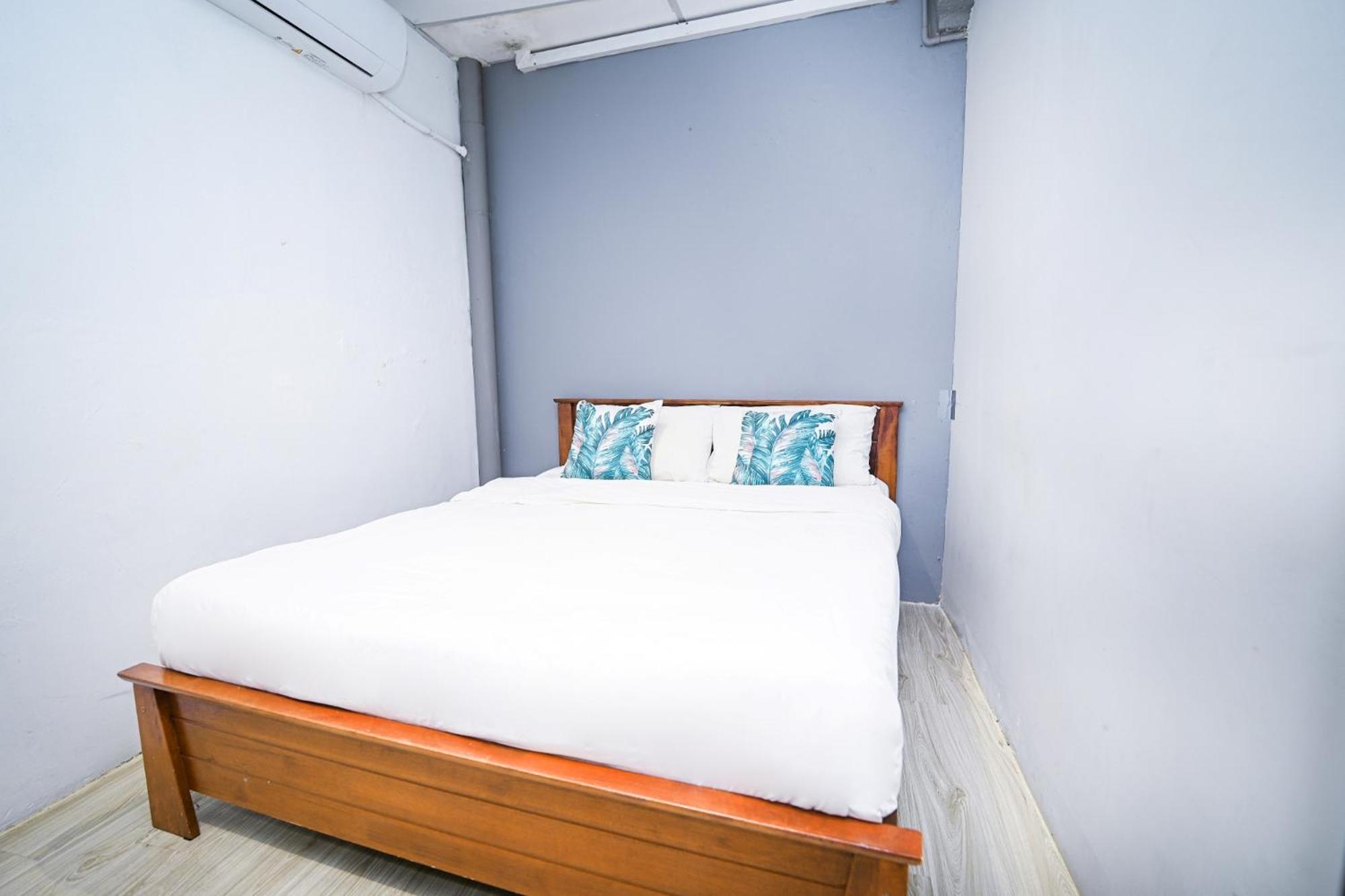 Deluxe Queen Room - Photo 3