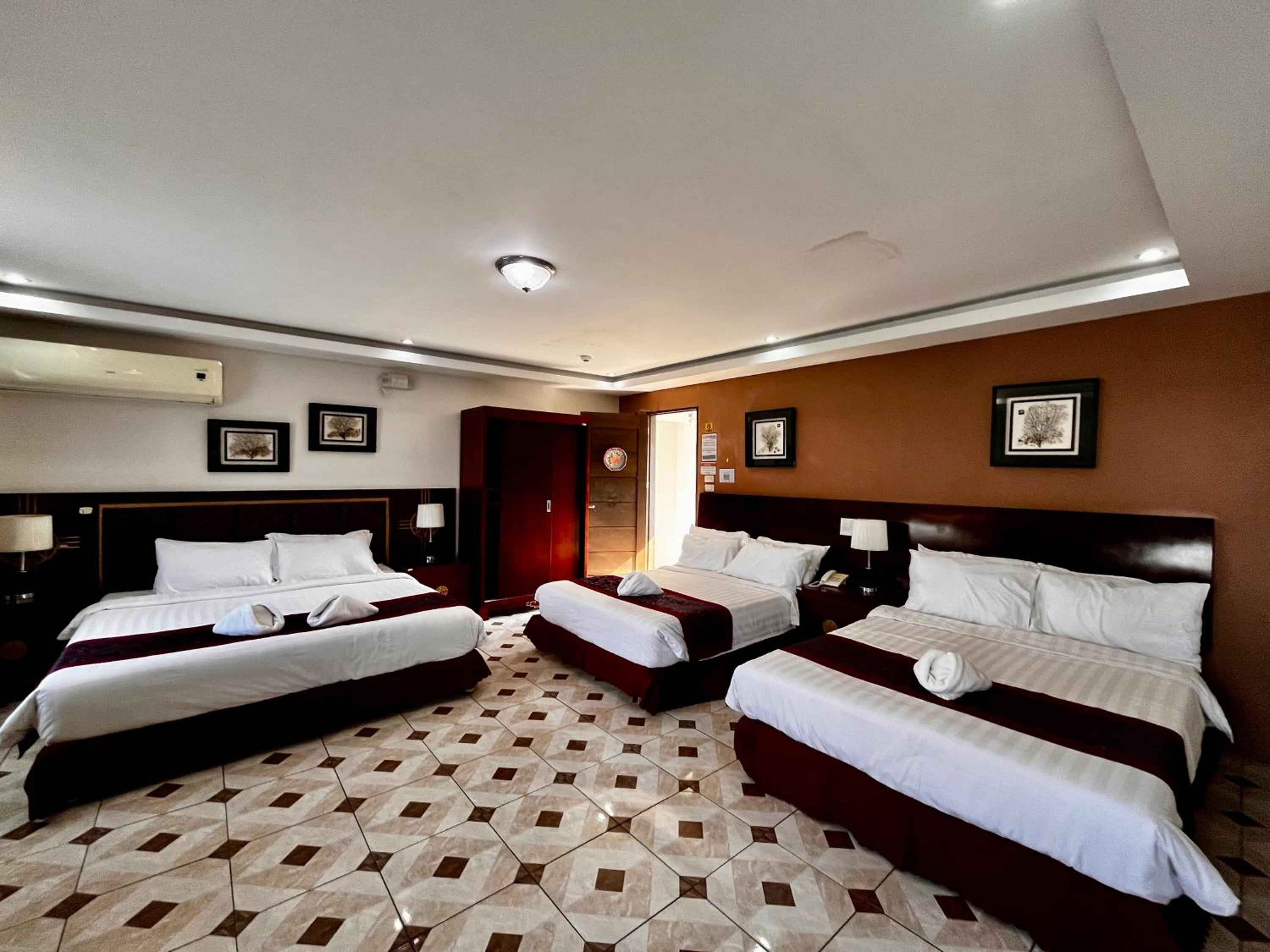 Deluxe Family Room photo 2