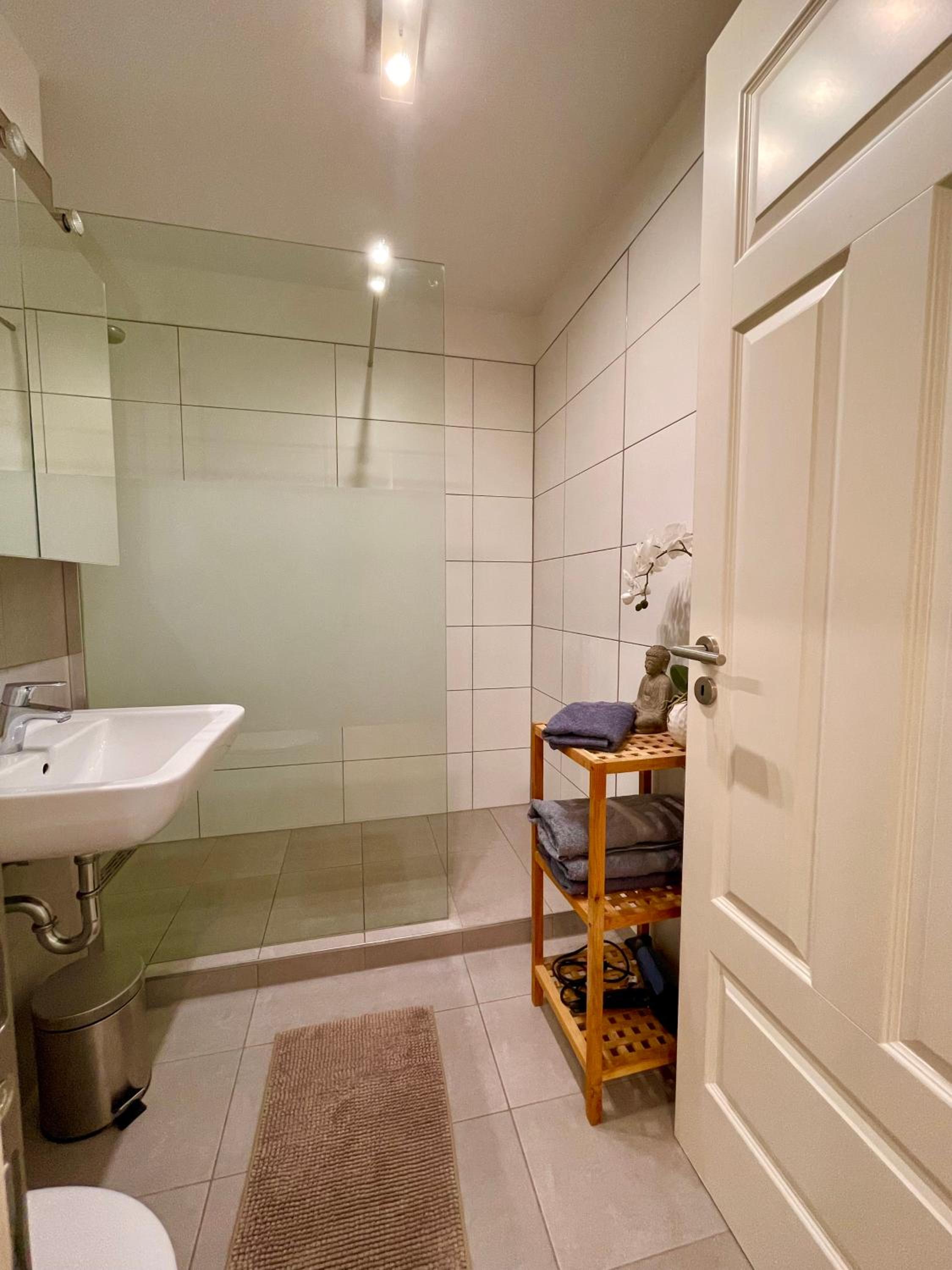 One-Bedroom Apartment - Photo 6