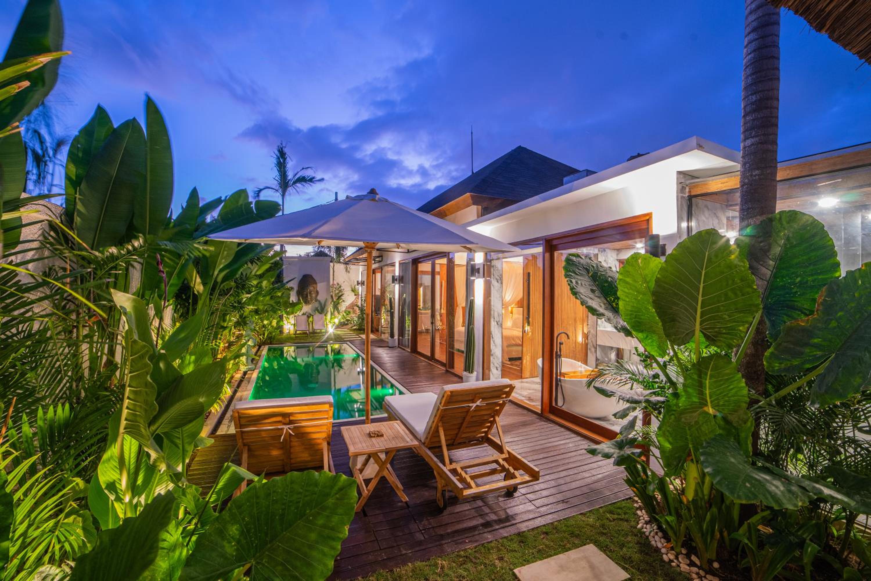 Villa with Private Pool - Photo 3
